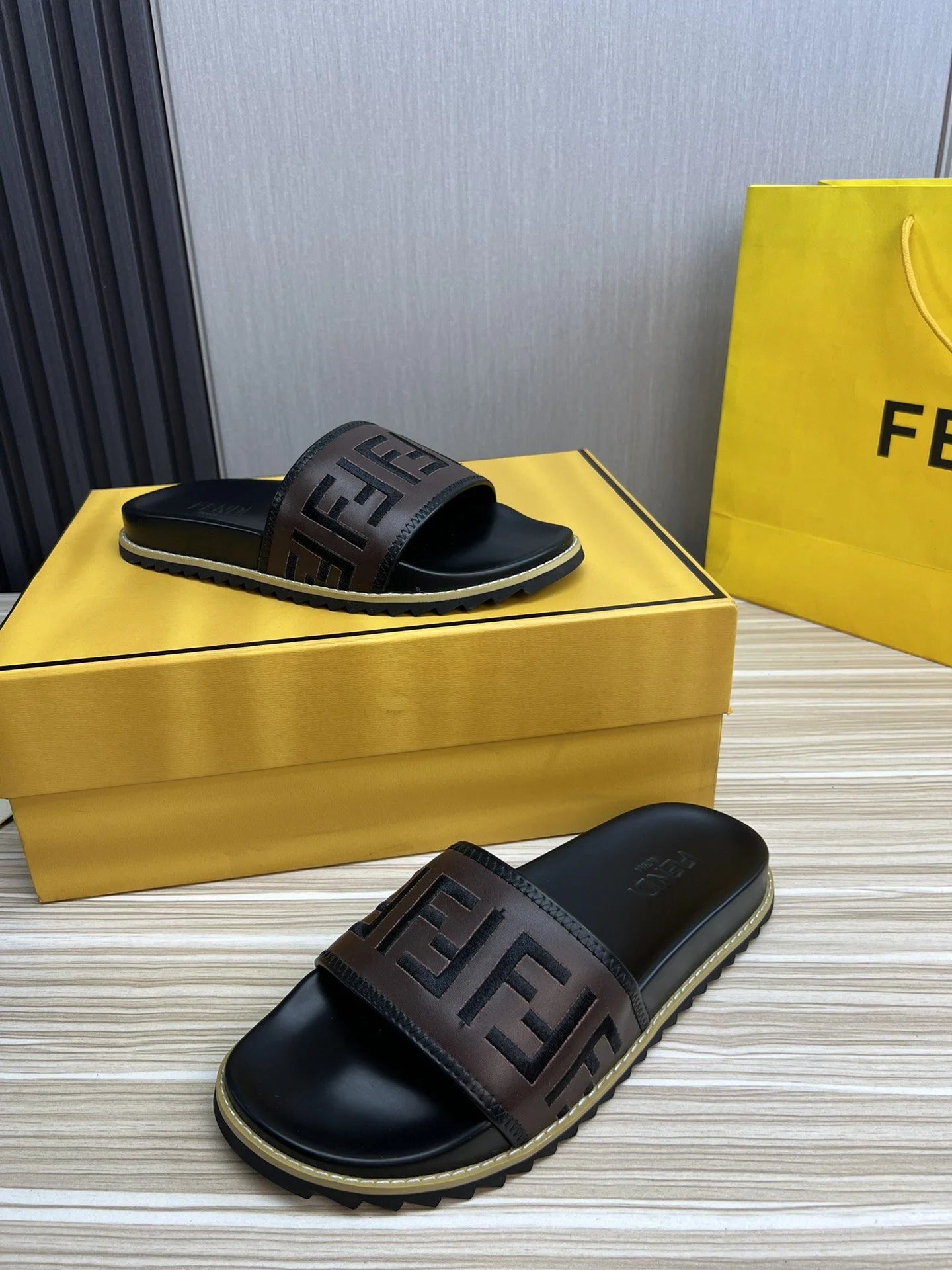 FENDI SANDAL