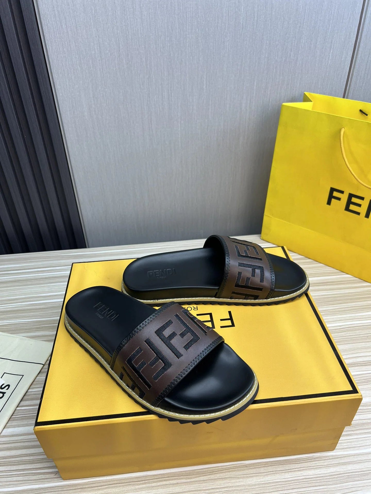 FENDI SANDAL