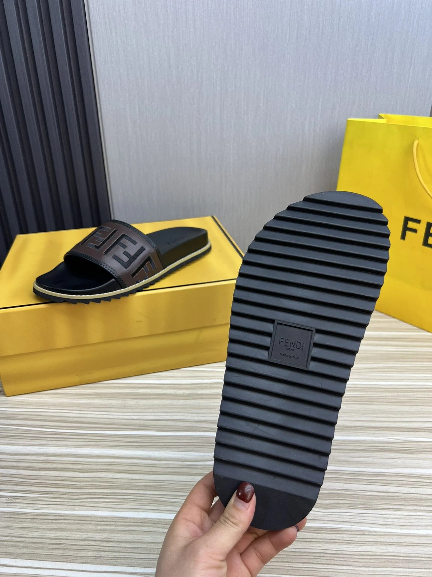 FENDI SANDAL