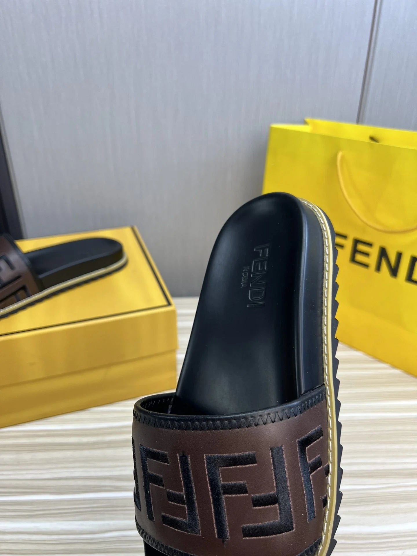 FENDI SANDAL