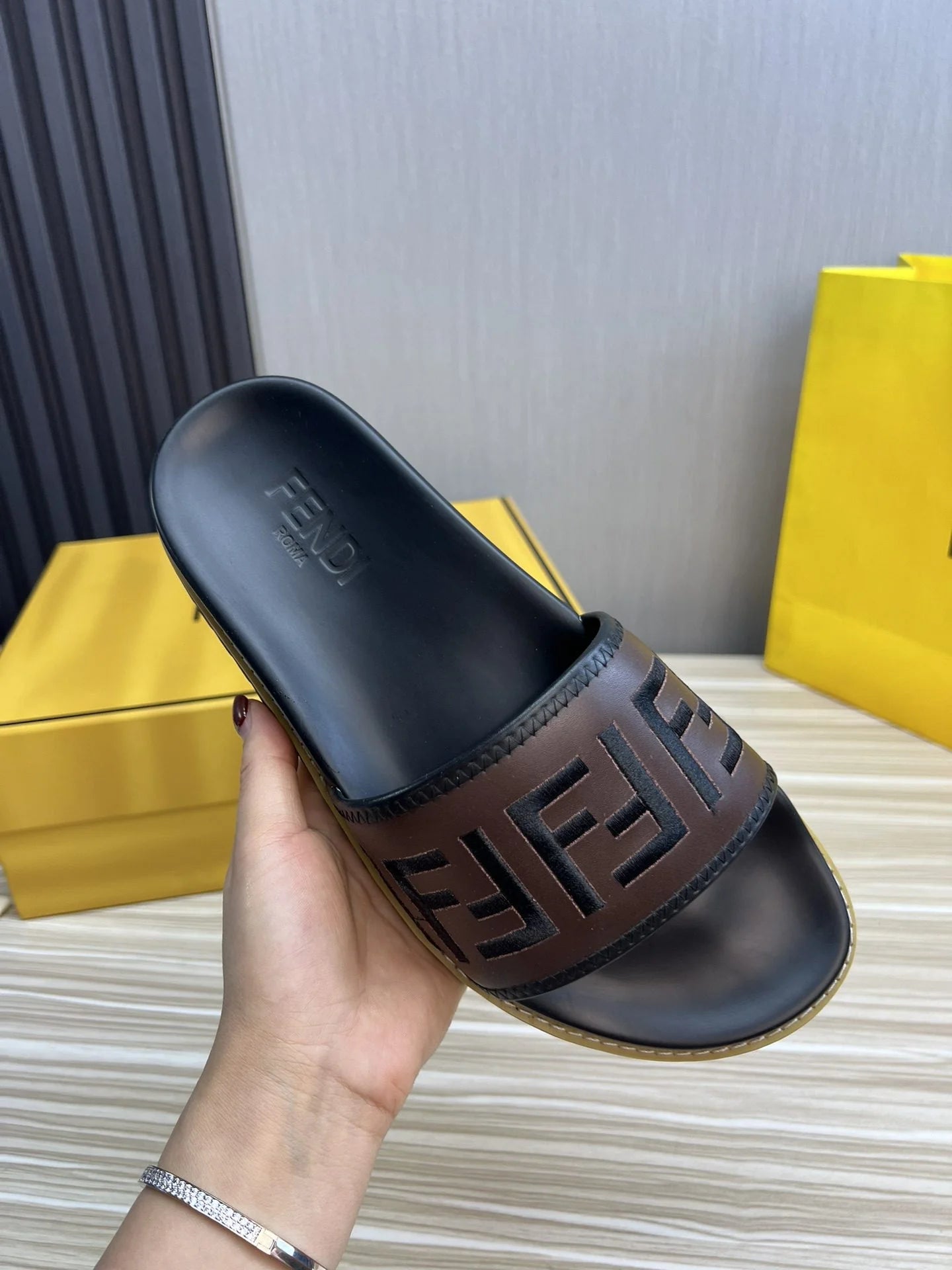 FENDI SANDAL