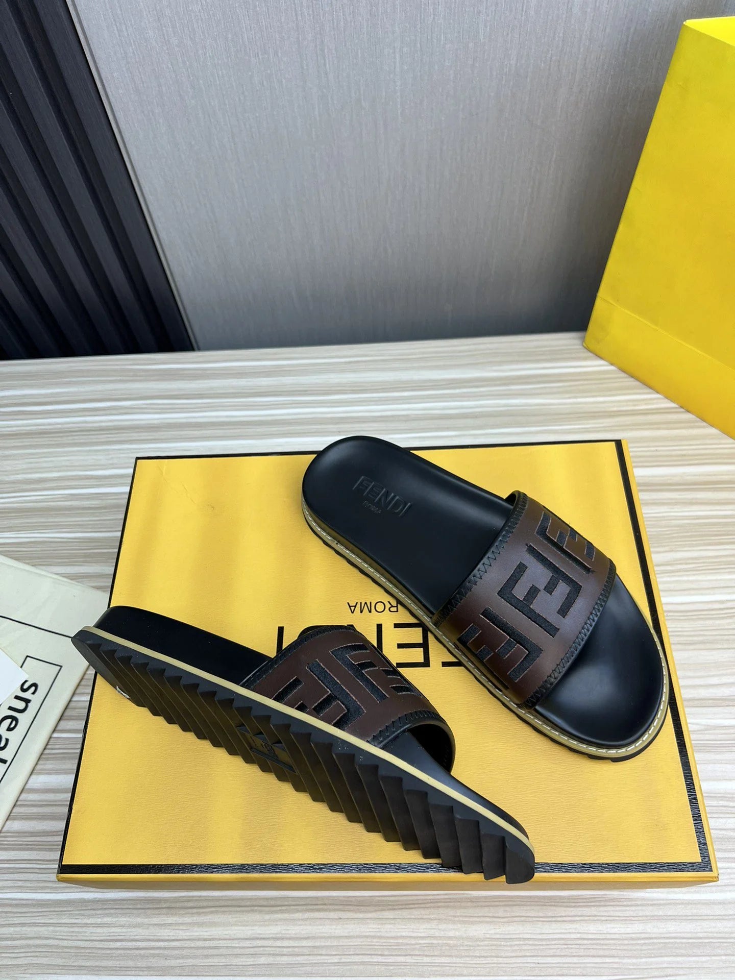 FENDI SANDAL