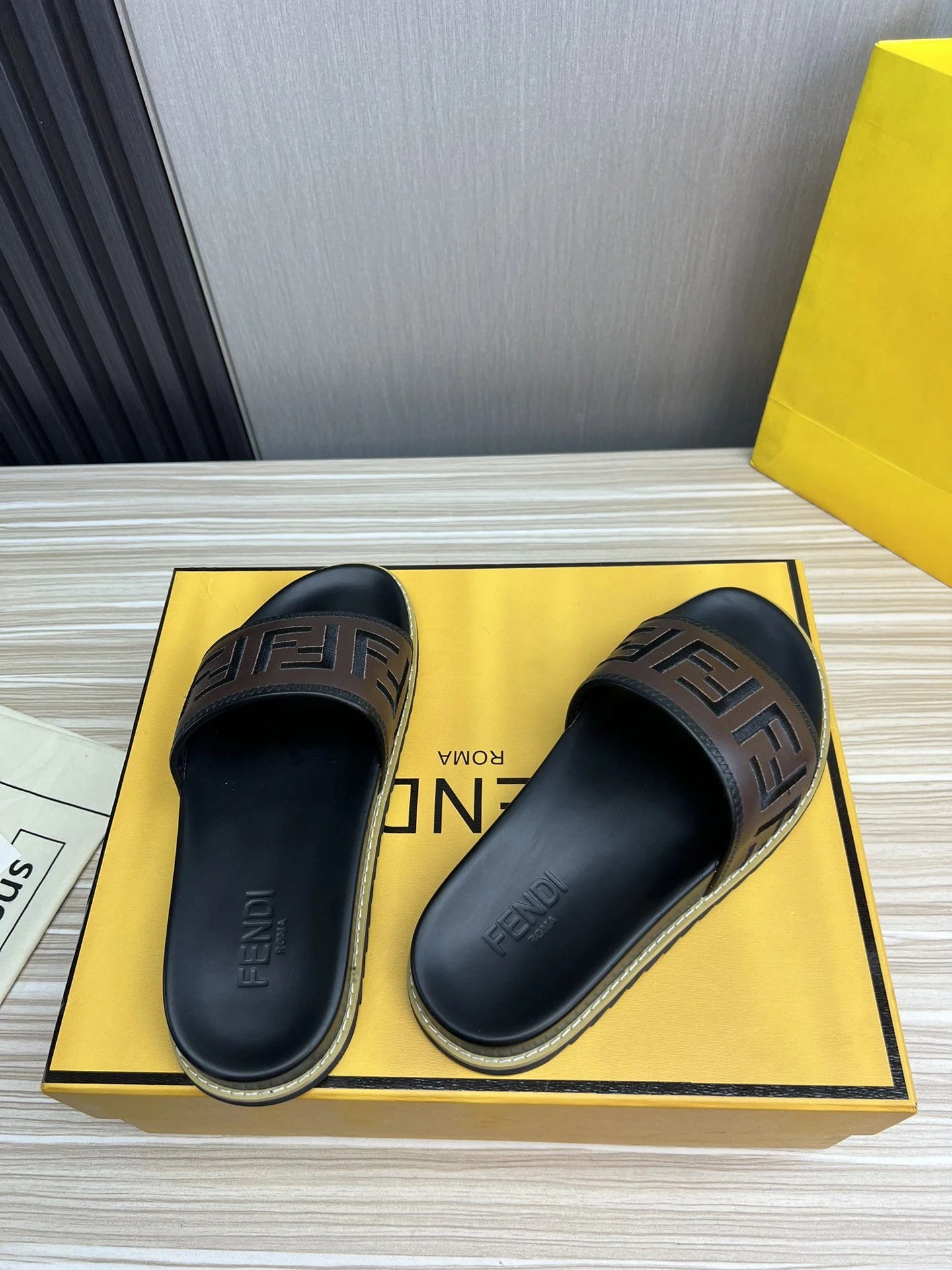FENDI SANDAL