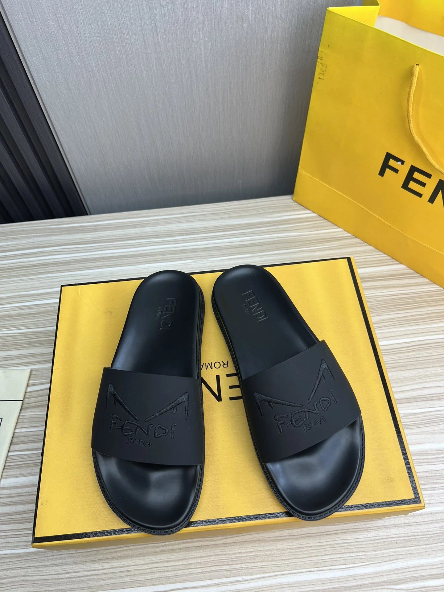 FENDI SANDAL