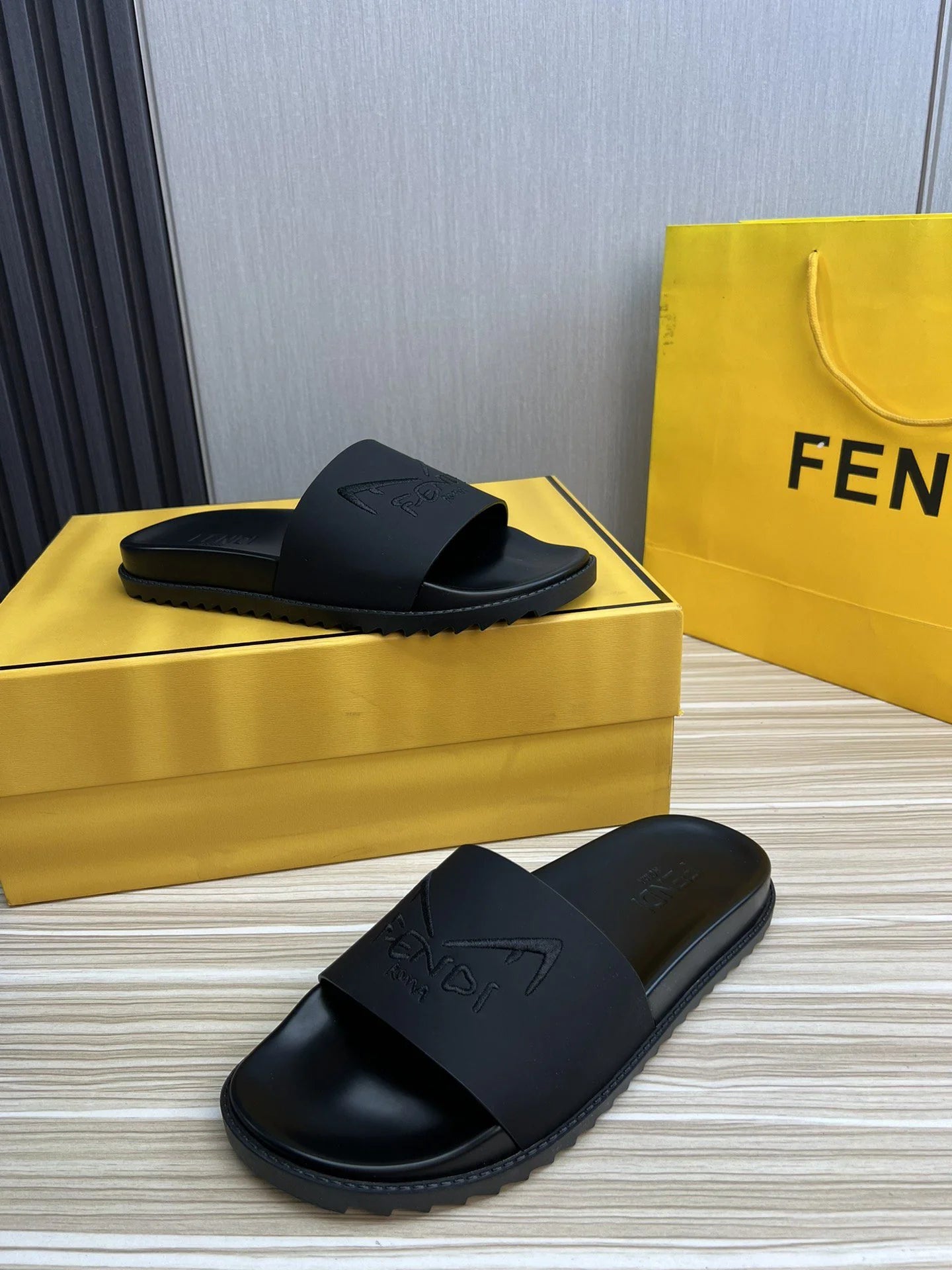 FENDI SANDAL