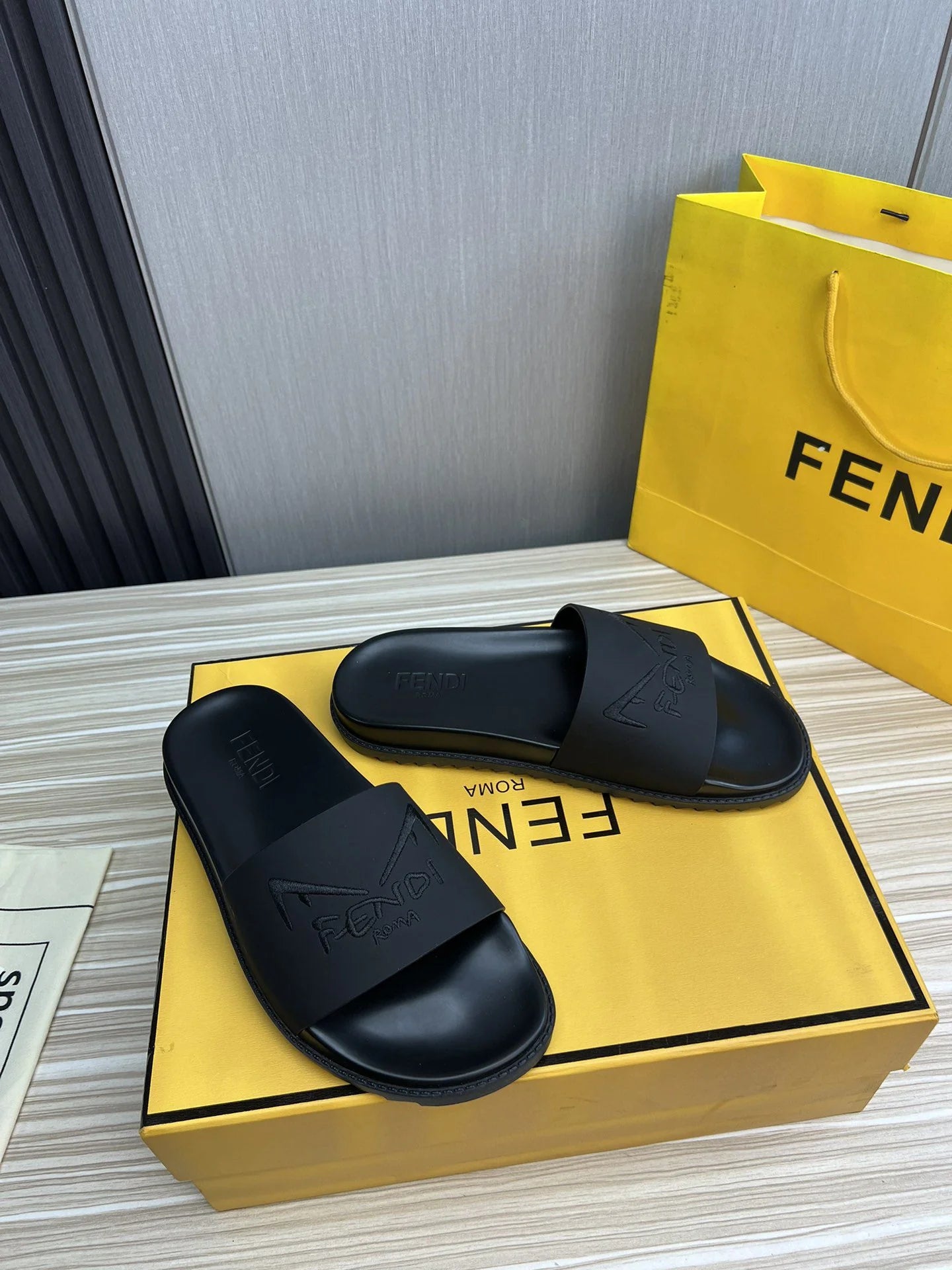 FENDI SANDAL