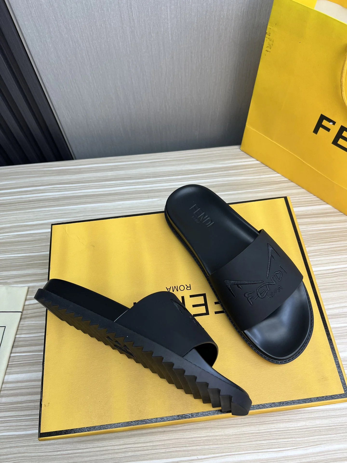 FENDI SANDAL