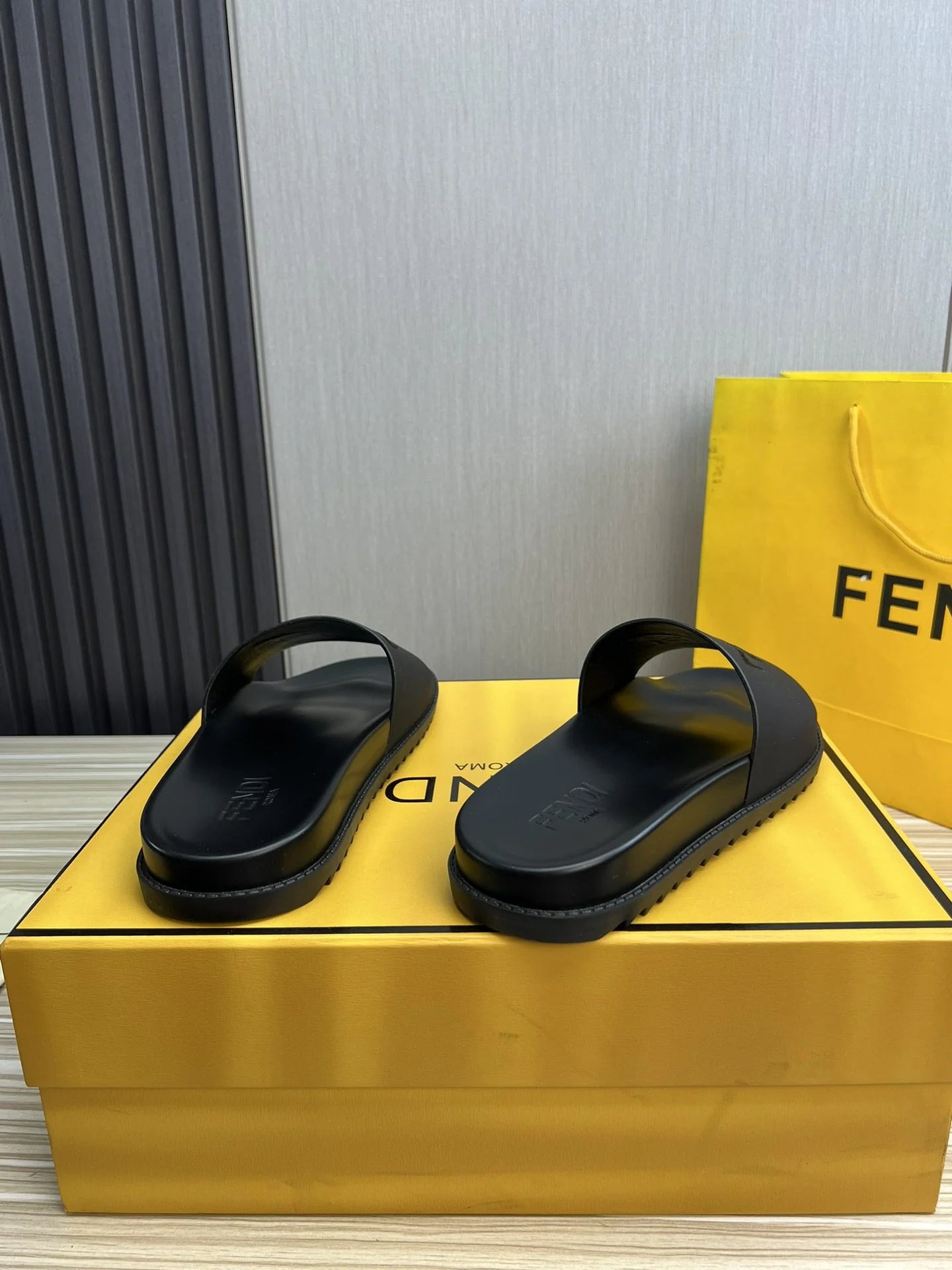 FENDI SANDAL