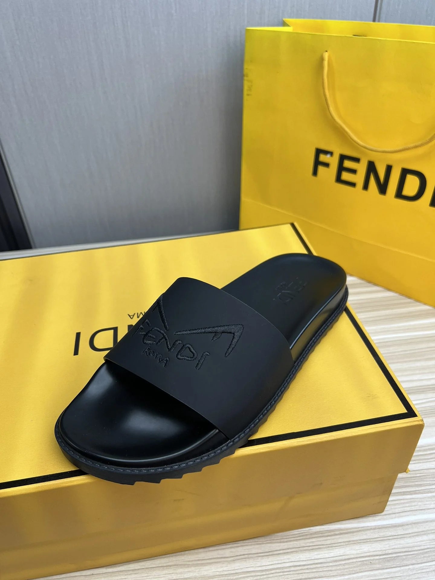 FENDI SANDAL