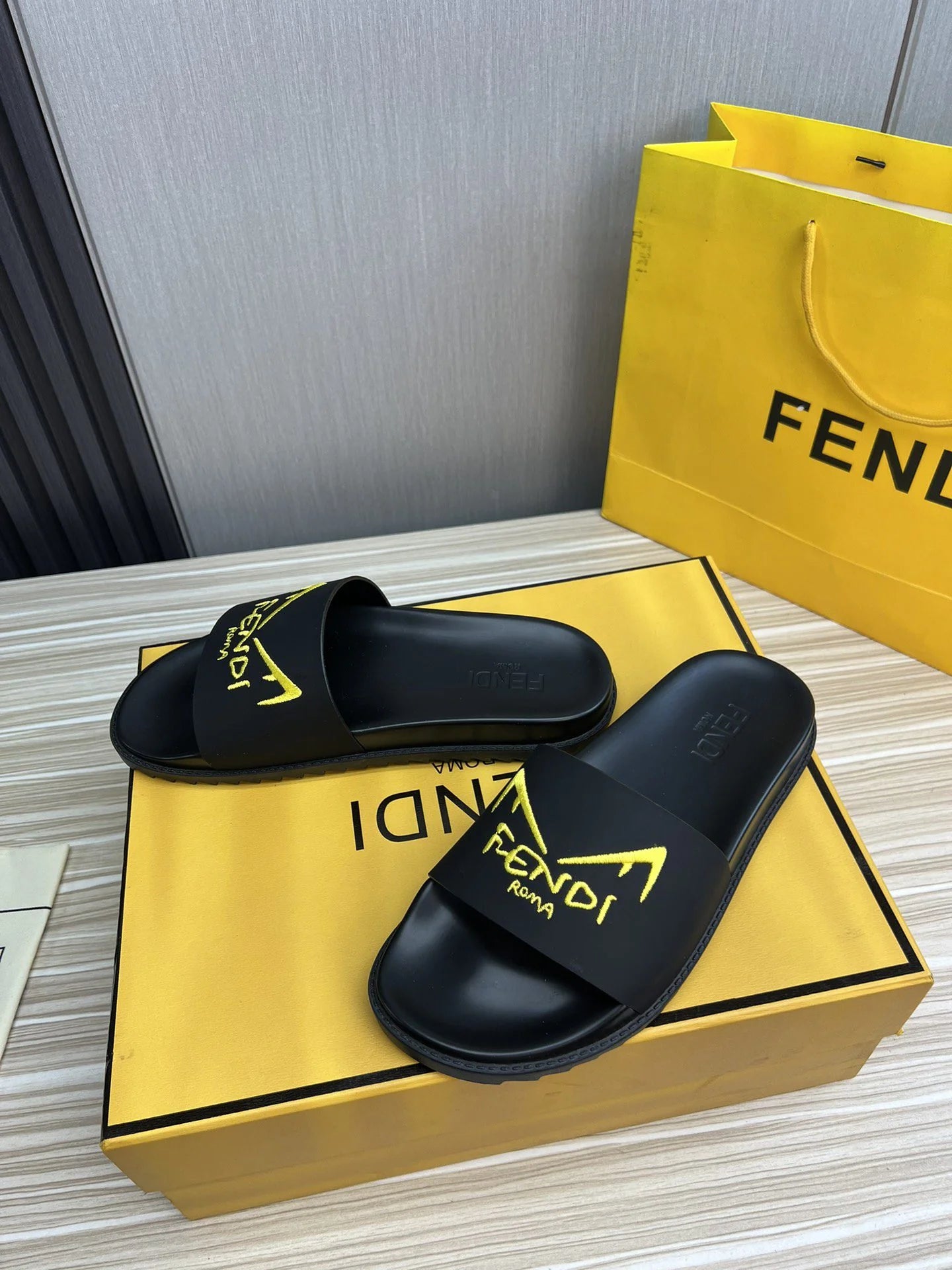 FENDI SANDAL