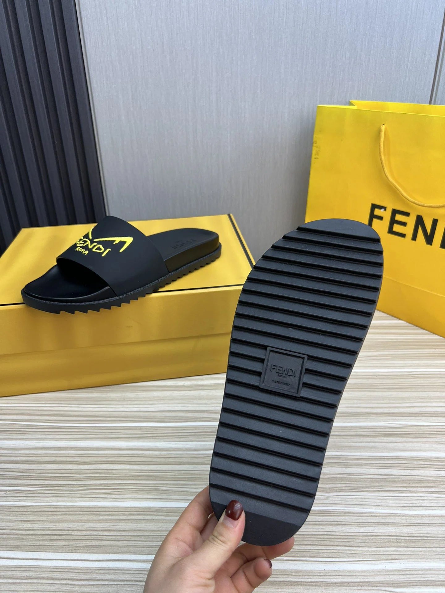 FENDI SANDAL