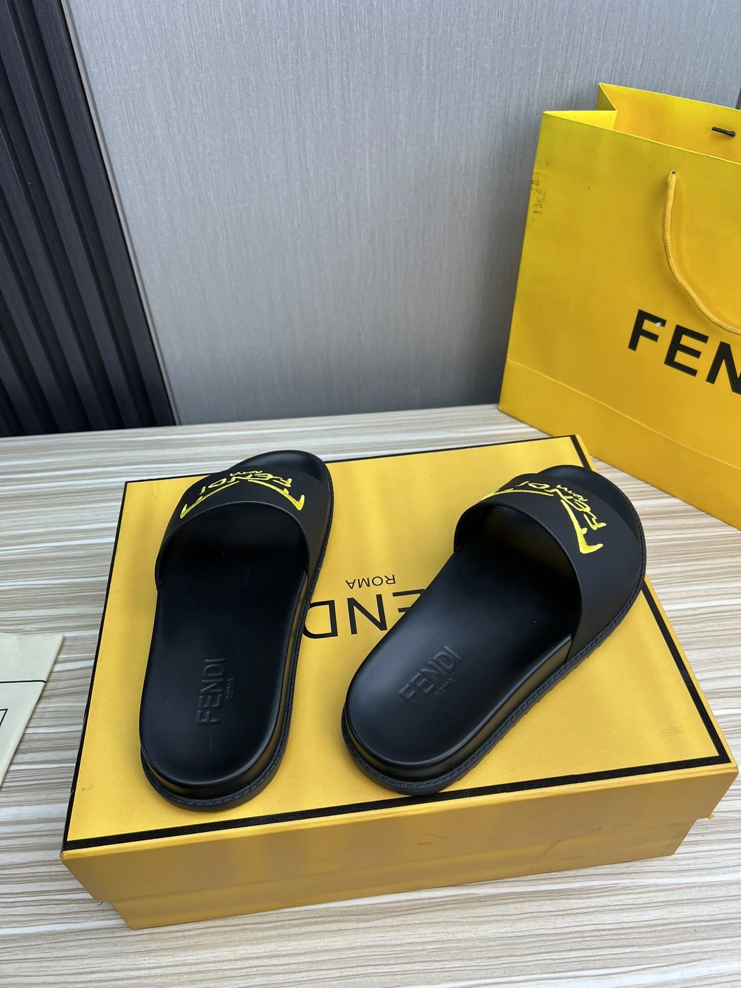 FENDI SANDAL