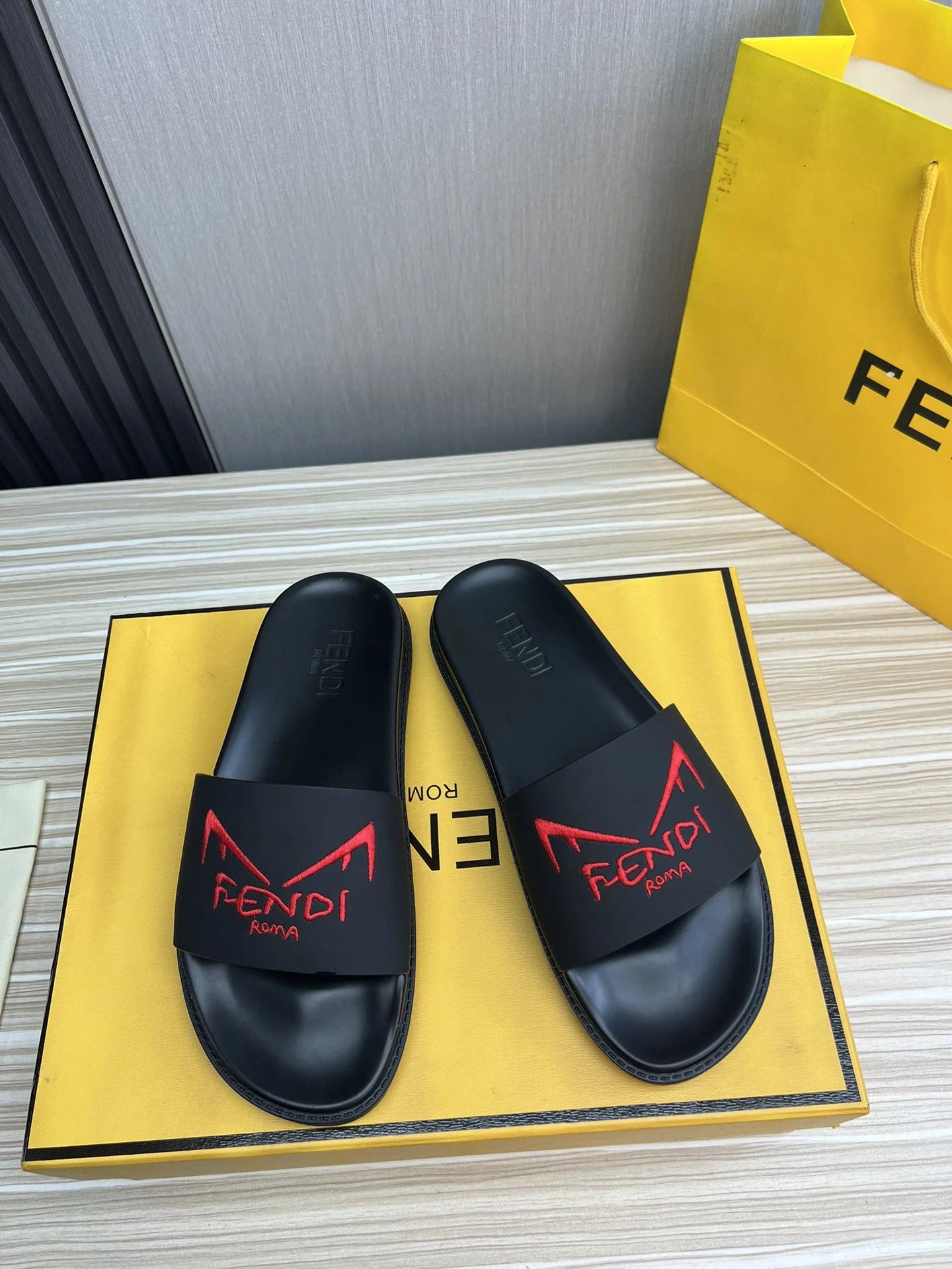 FENDI SANDAL