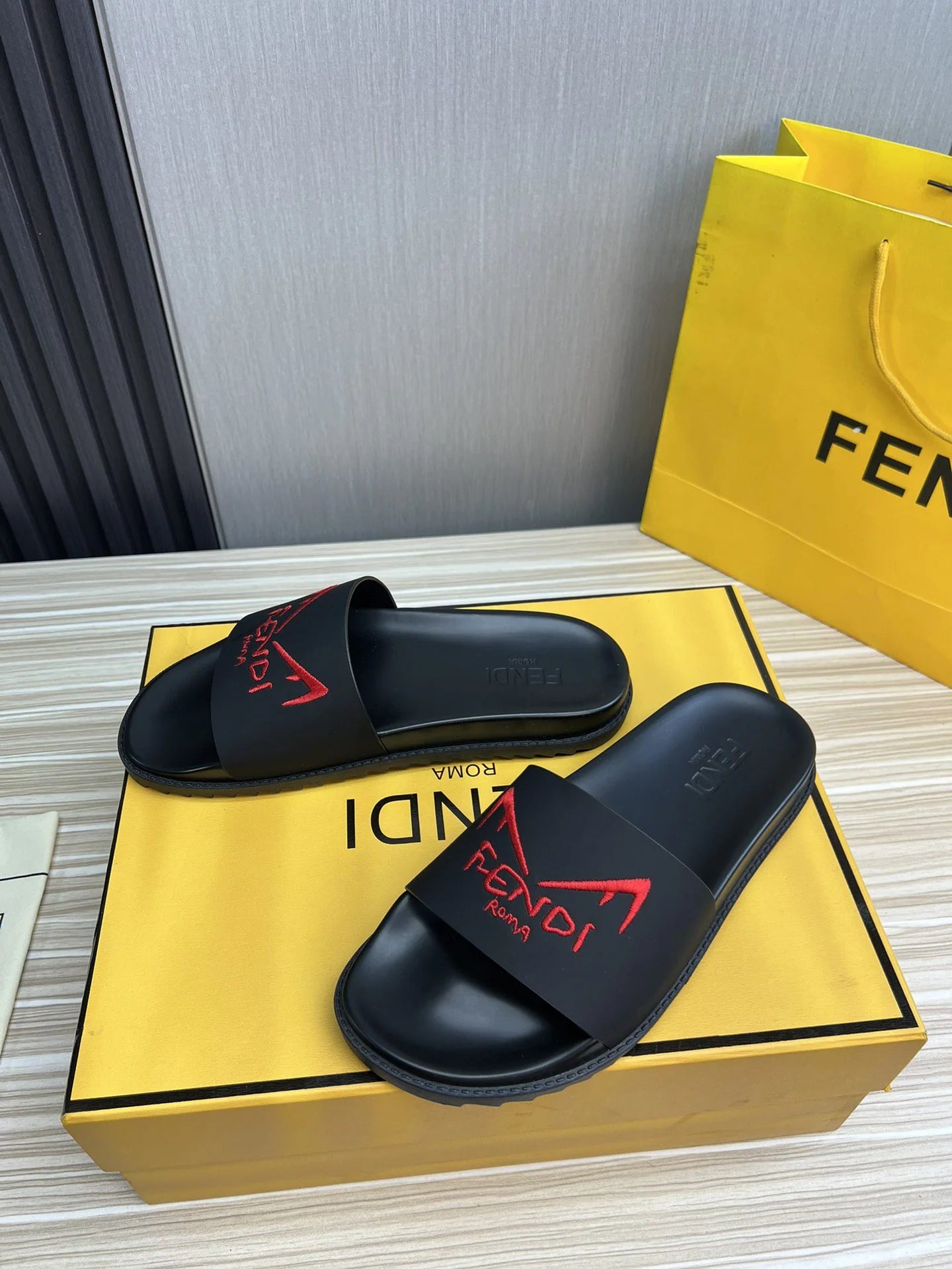 FENDI SANDAL