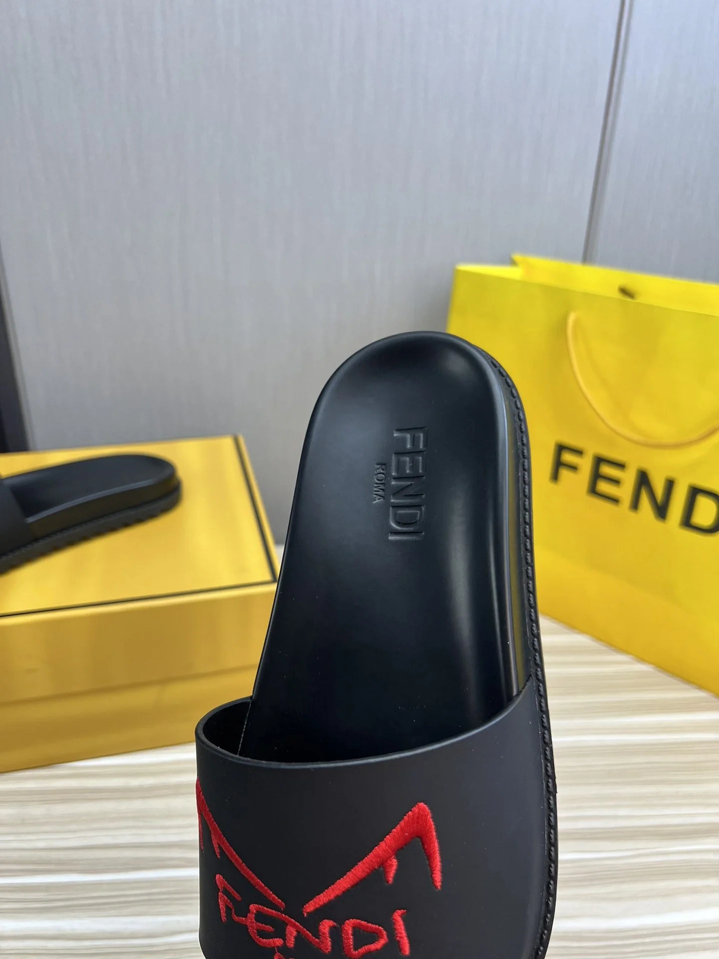 FENDI SANDAL