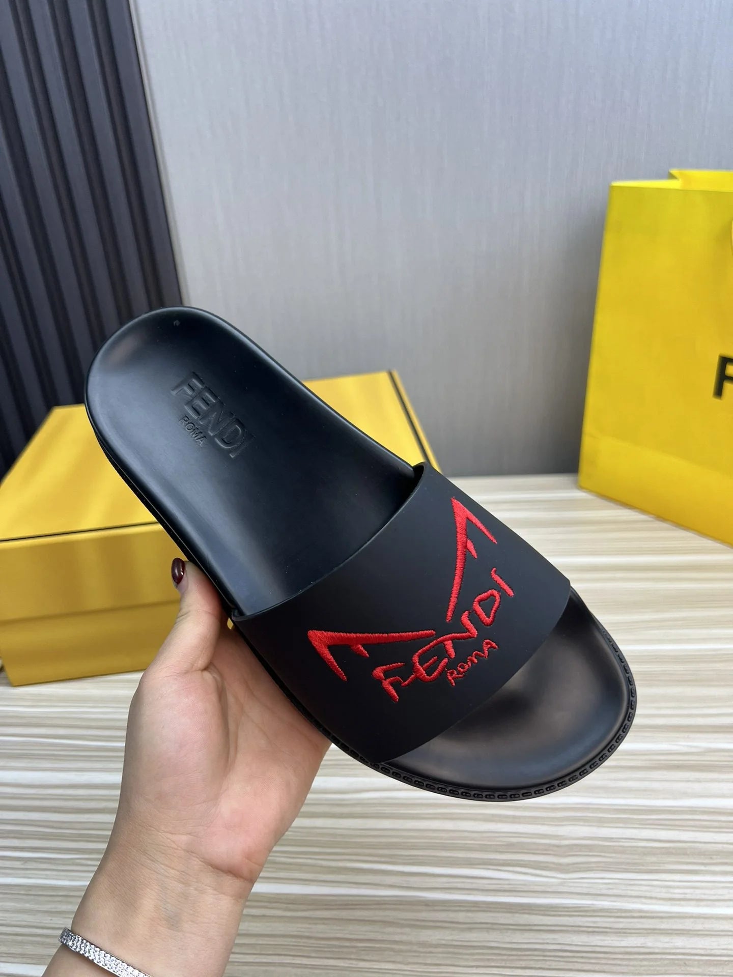 FENDI SANDAL