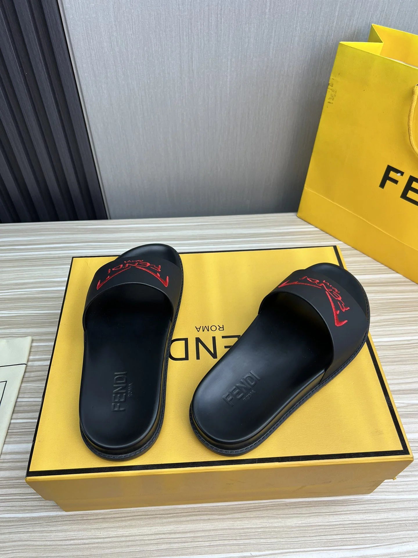 FENDI SANDAL