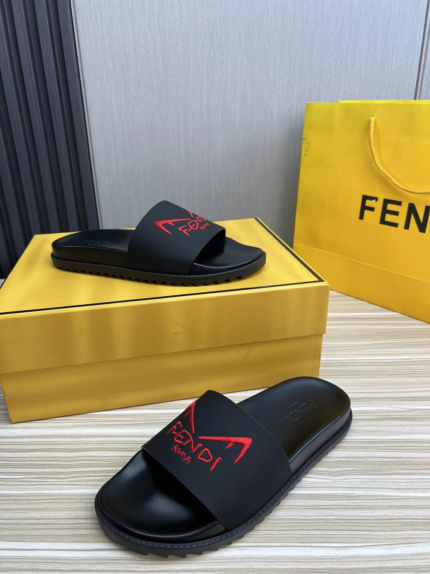 FENDI SANDAL