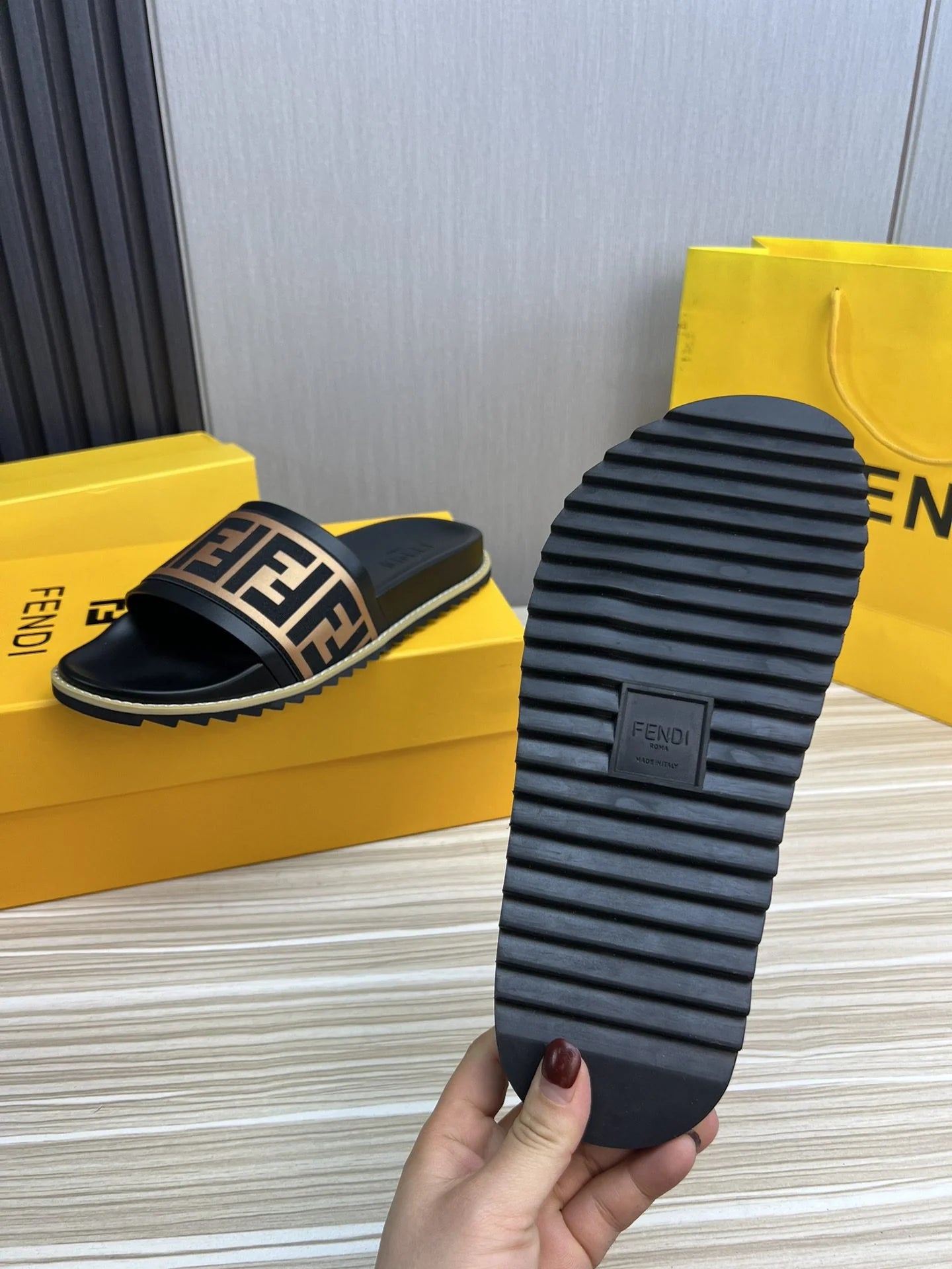 FENDI SANDAL