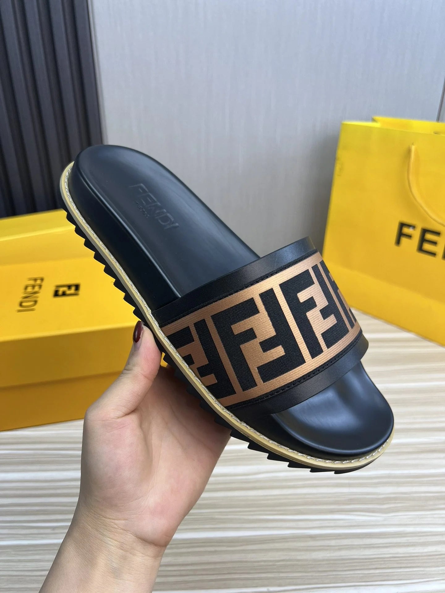 FENDI SANDAL