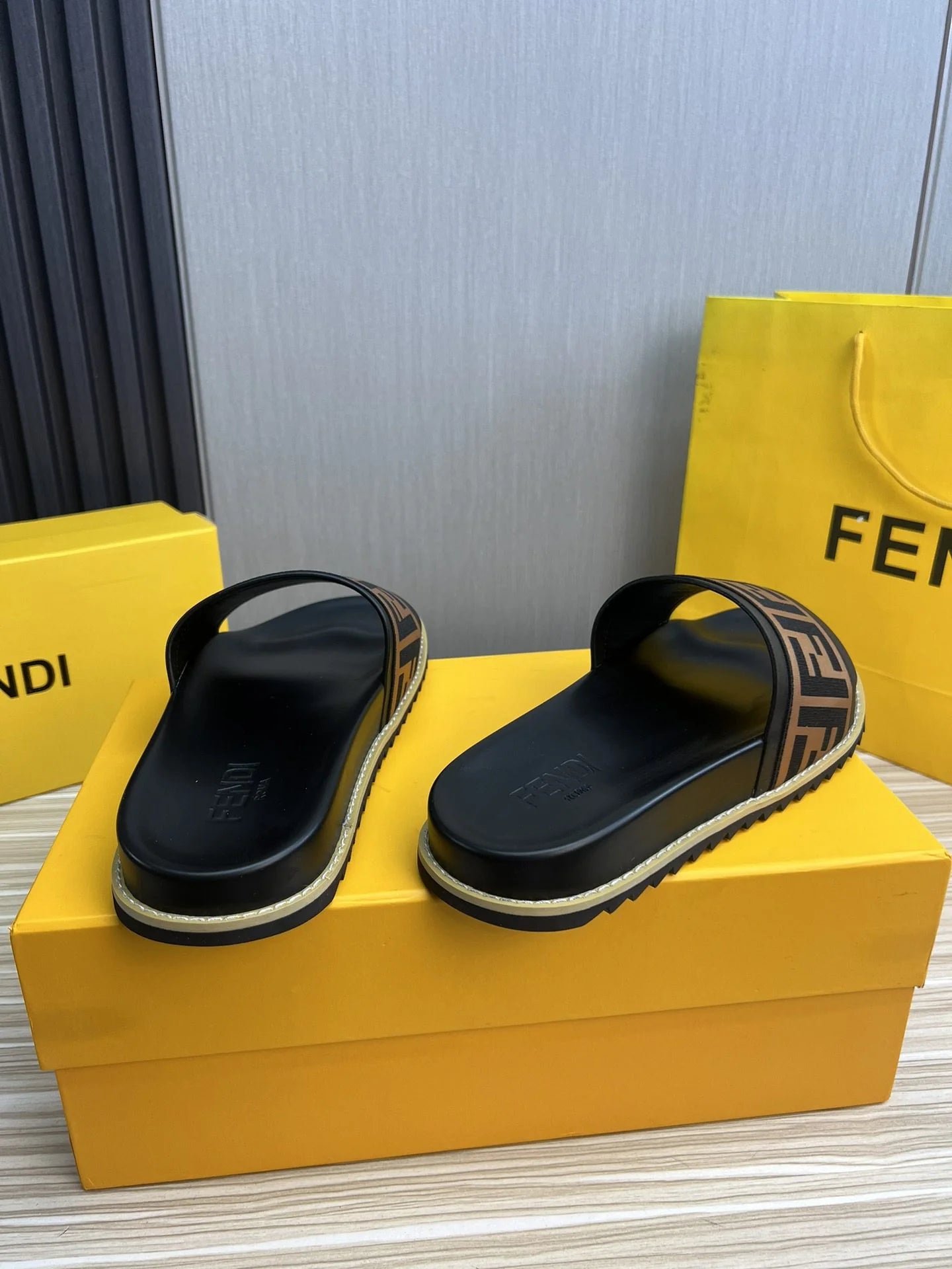 FENDI SANDAL