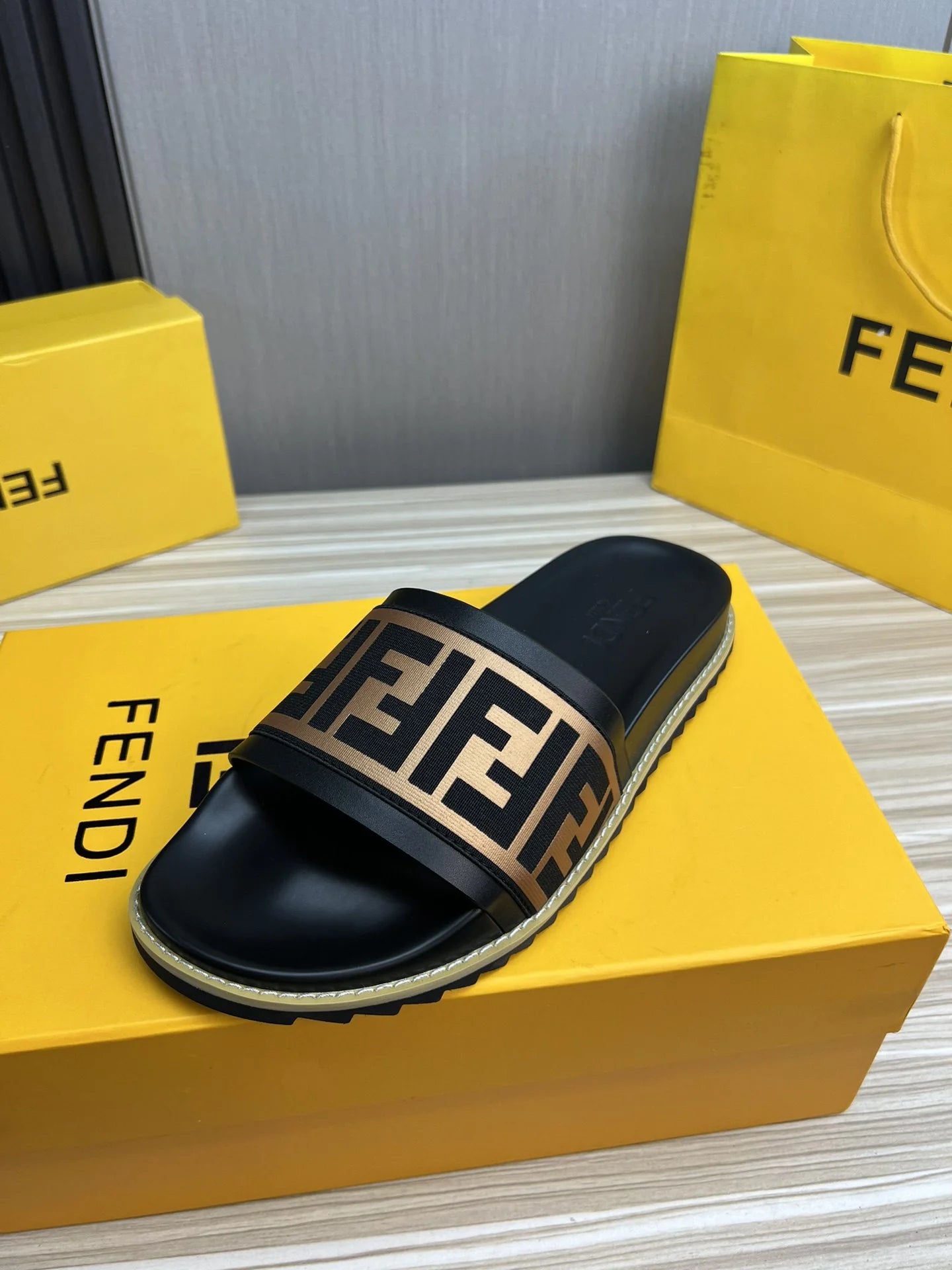 FENDI SANDAL