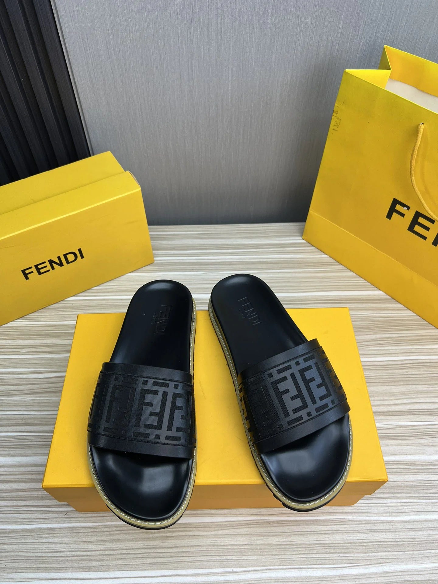 FENDI SANDAL