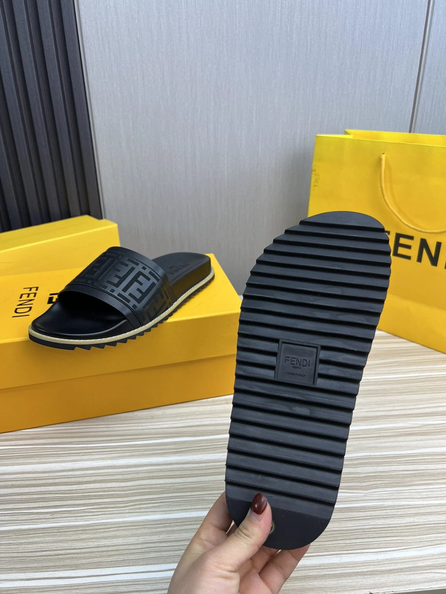 FENDI SANDAL