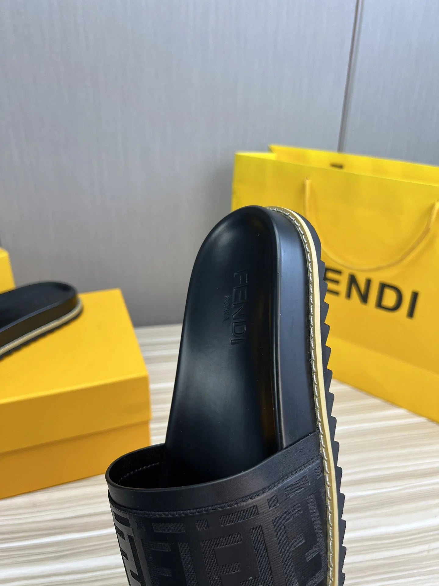 FENDI SANDAL