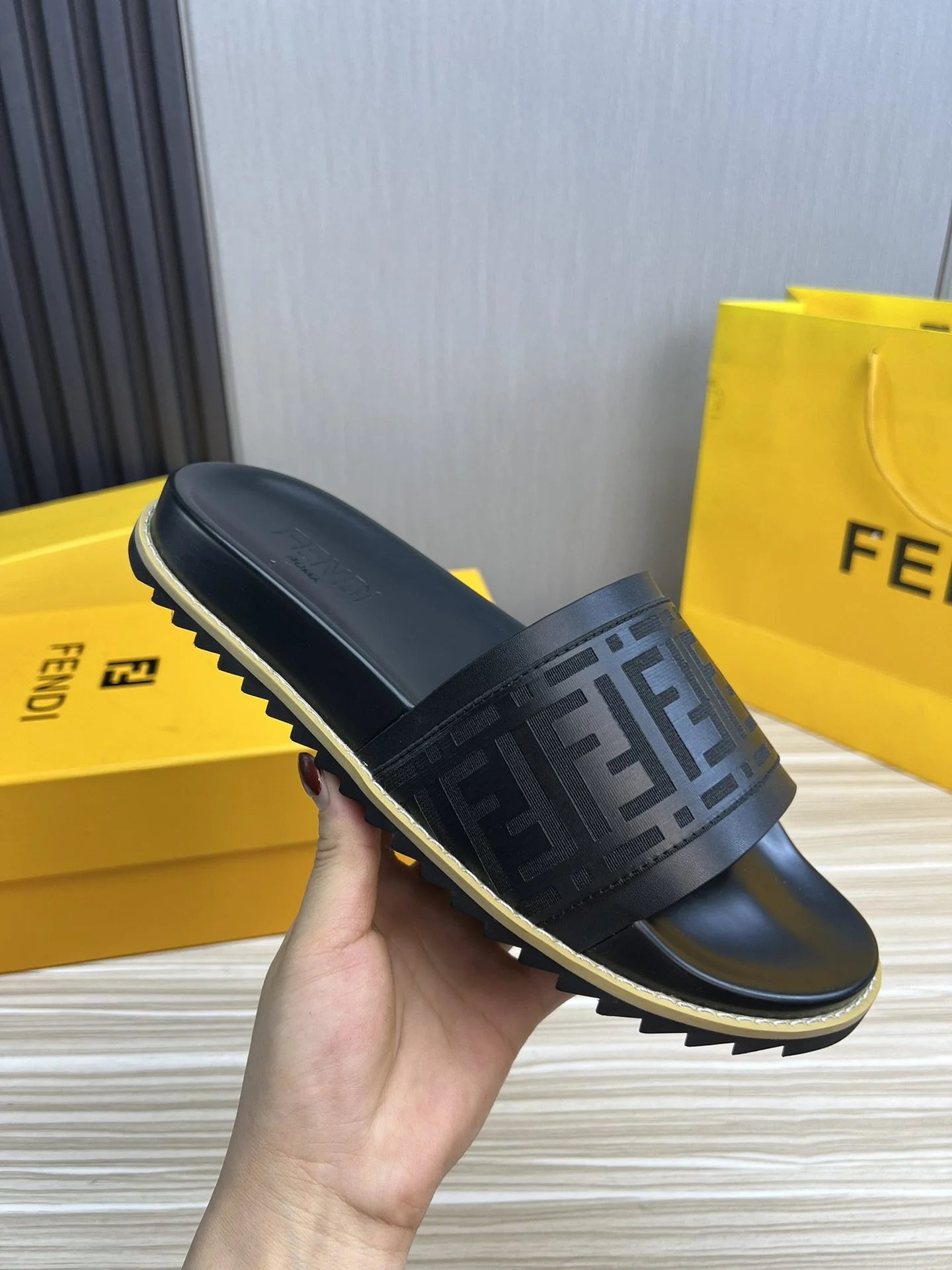 FENDI SANDAL
