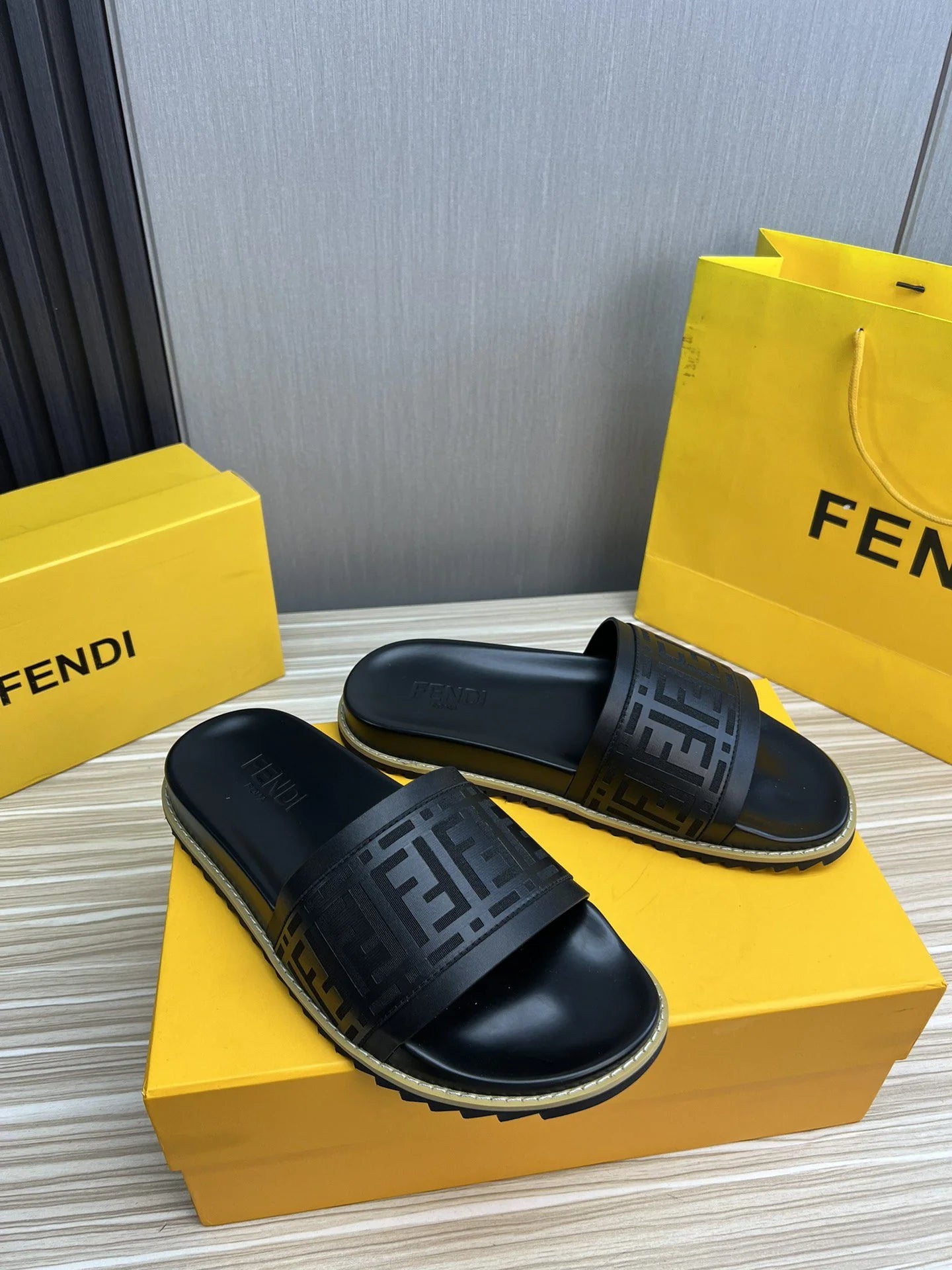 FENDI SANDAL