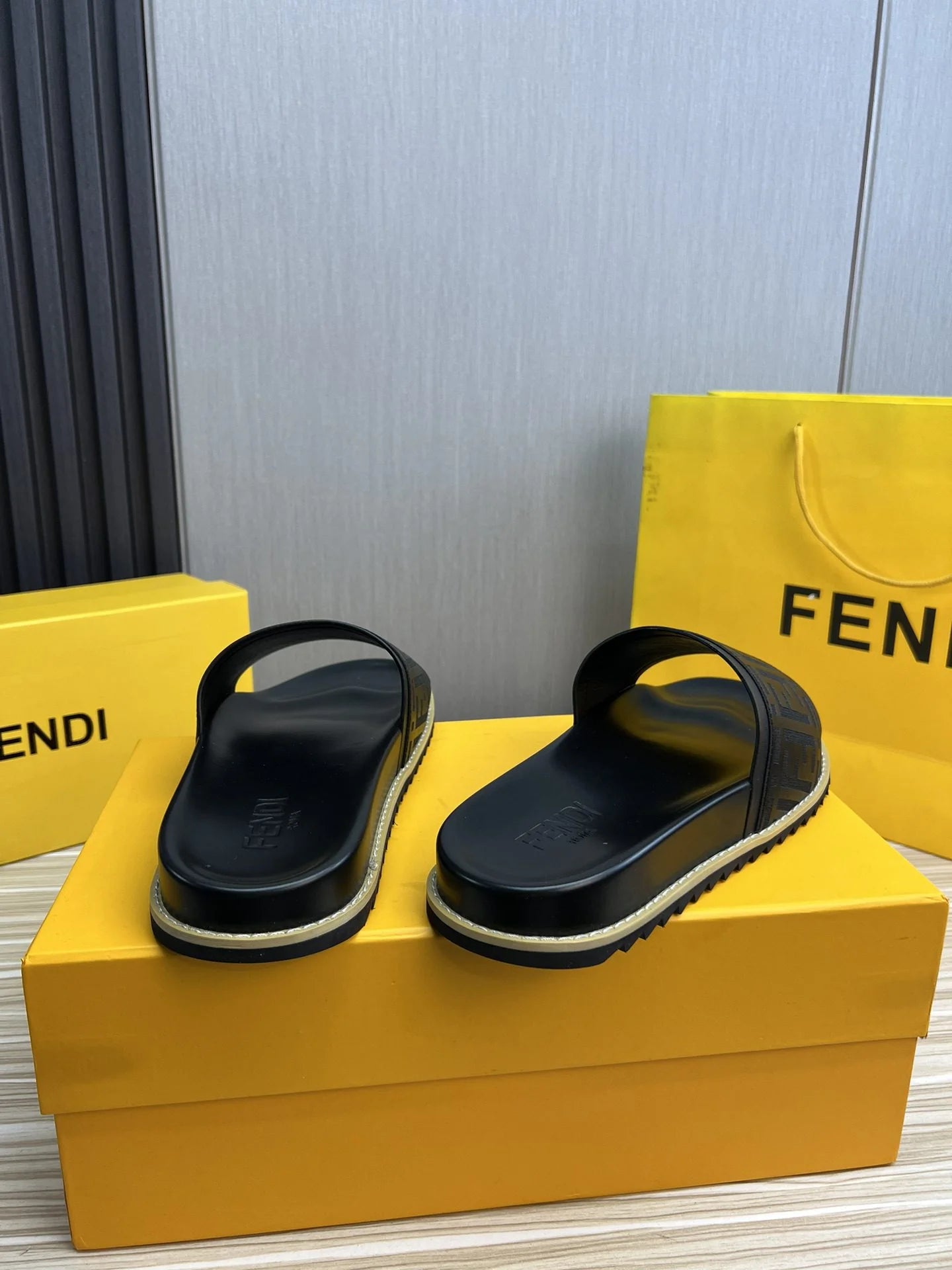 FENDI SANDAL