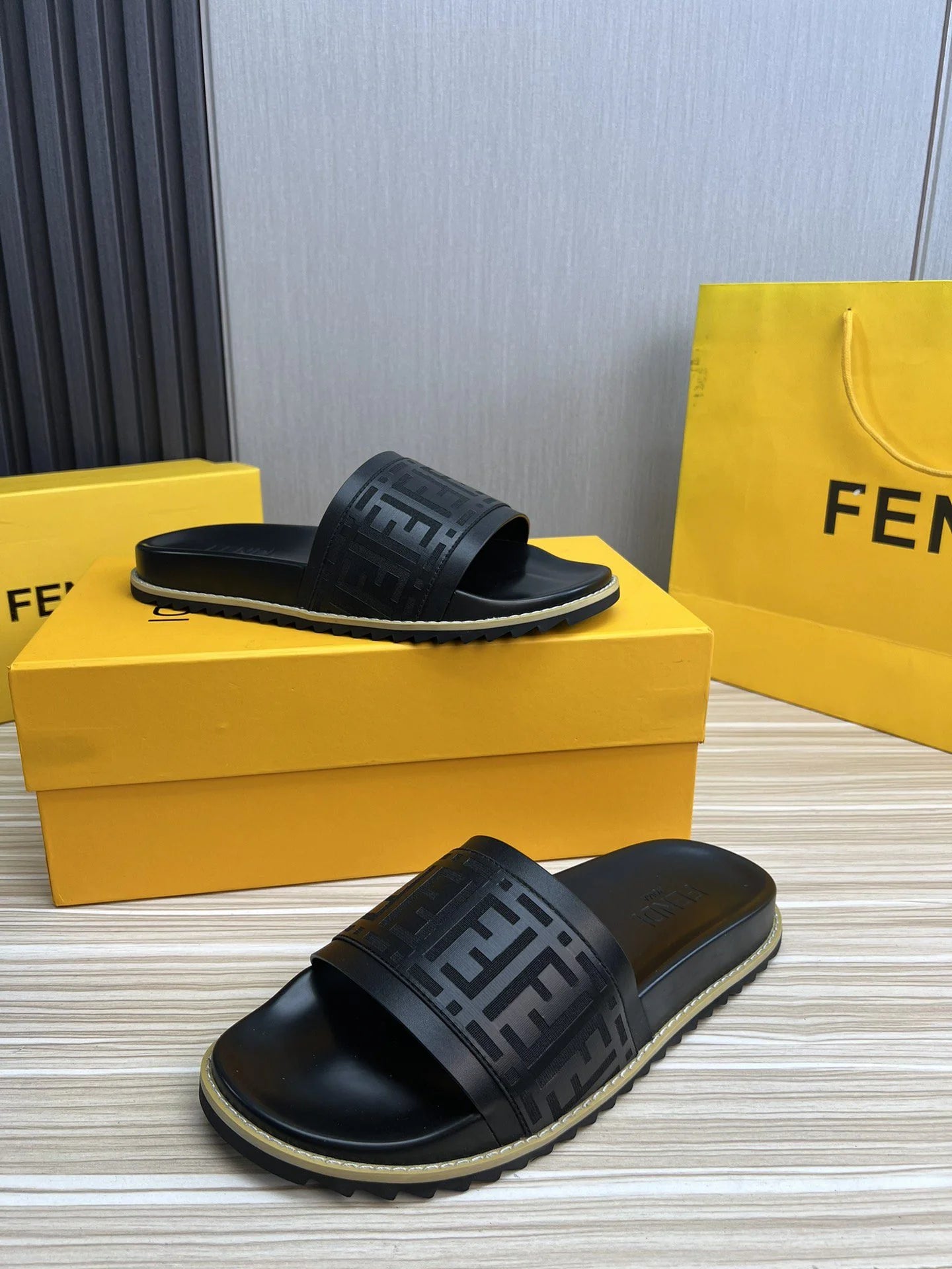 FENDI SANDAL