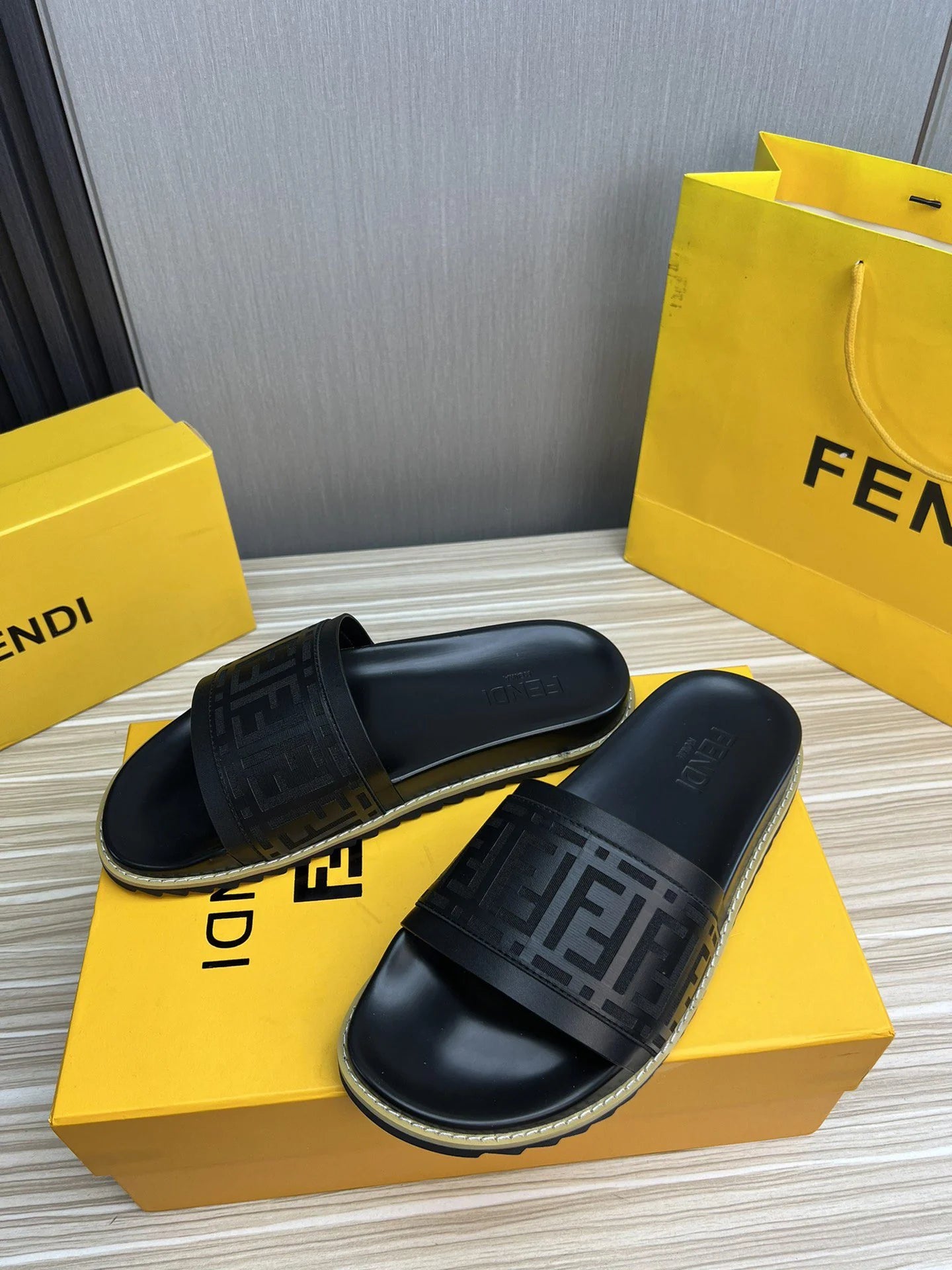 FENDI SANDAL