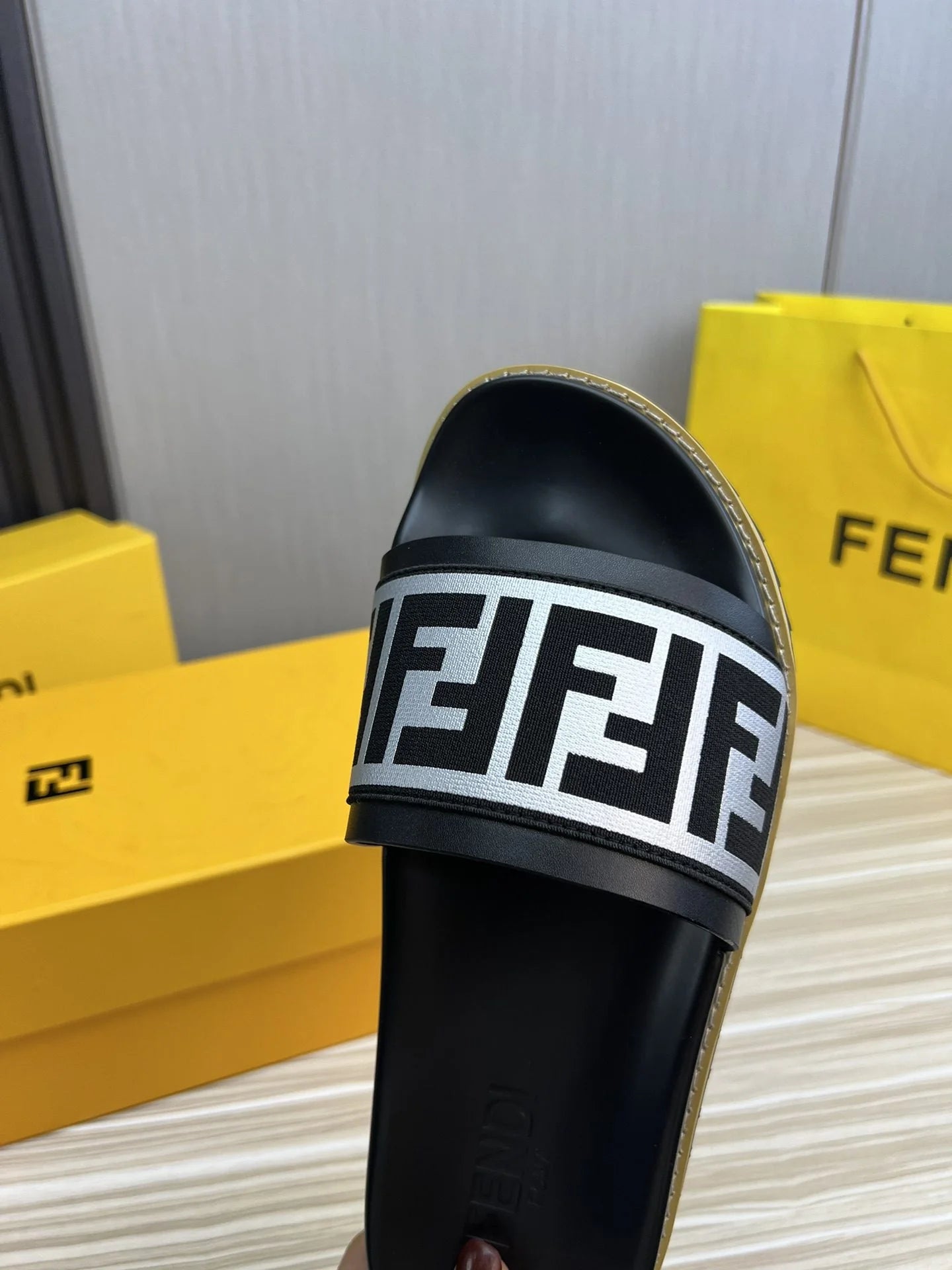 FENDI SANDAL