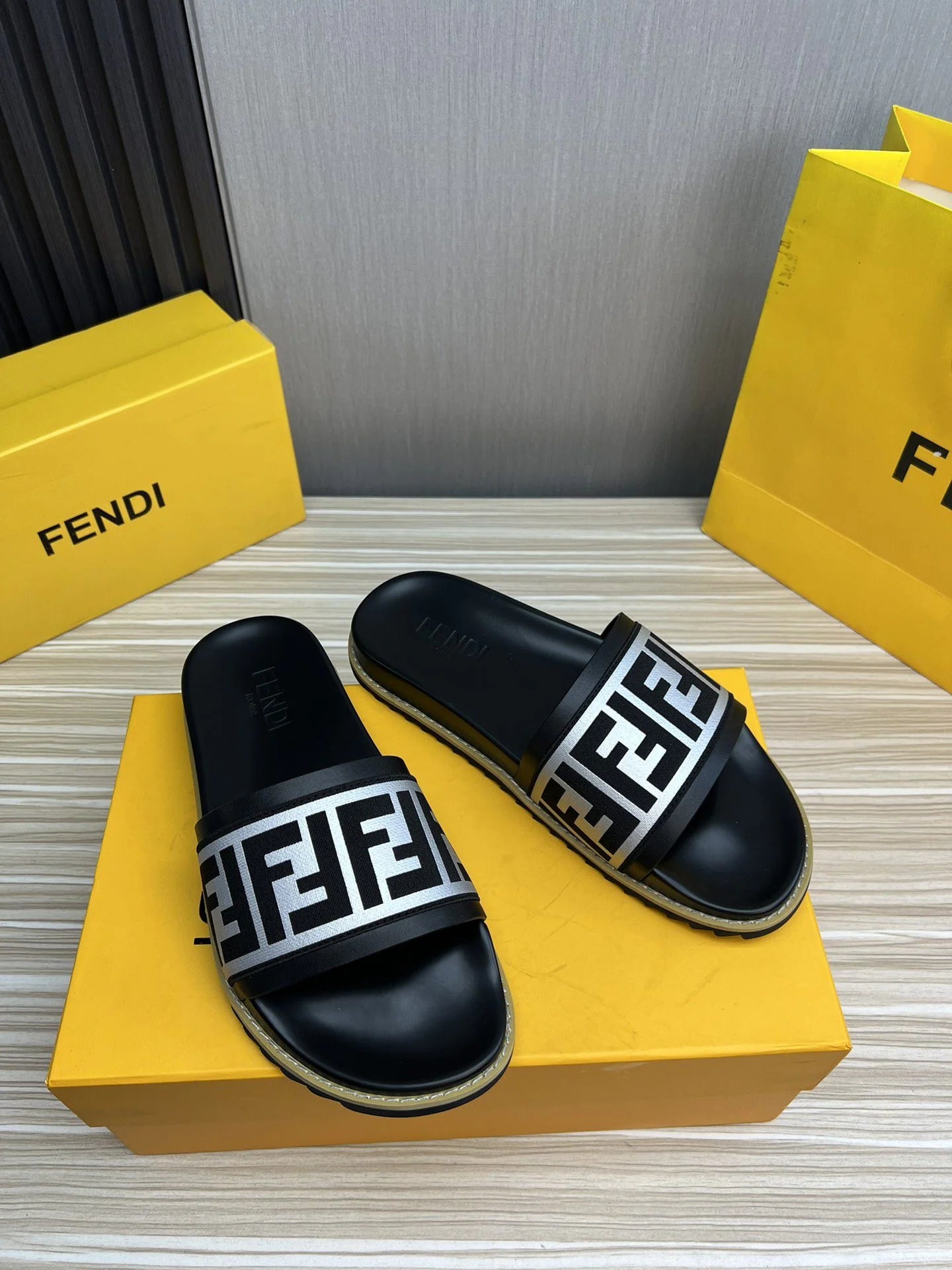 FENDI SANDAL