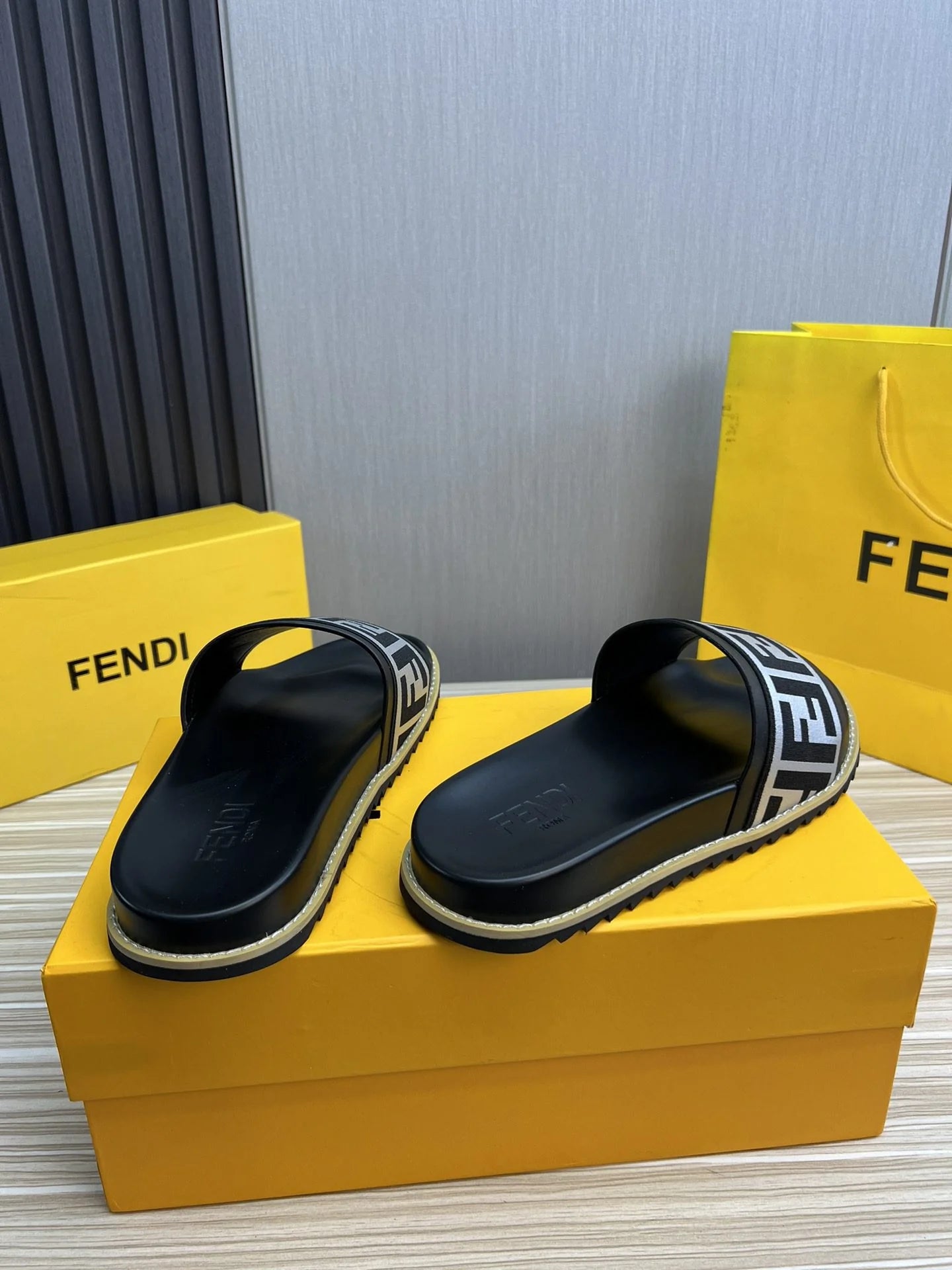 FENDI SANDAL