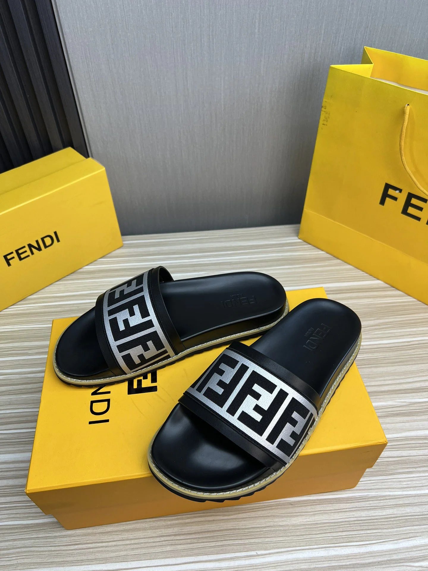 FENDI SANDAL
