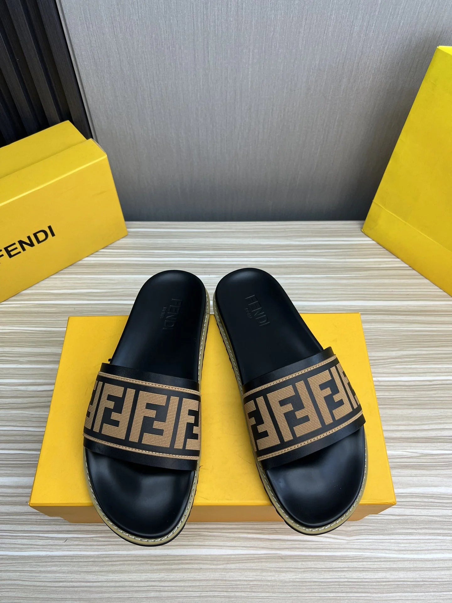 FENDI SANDAL