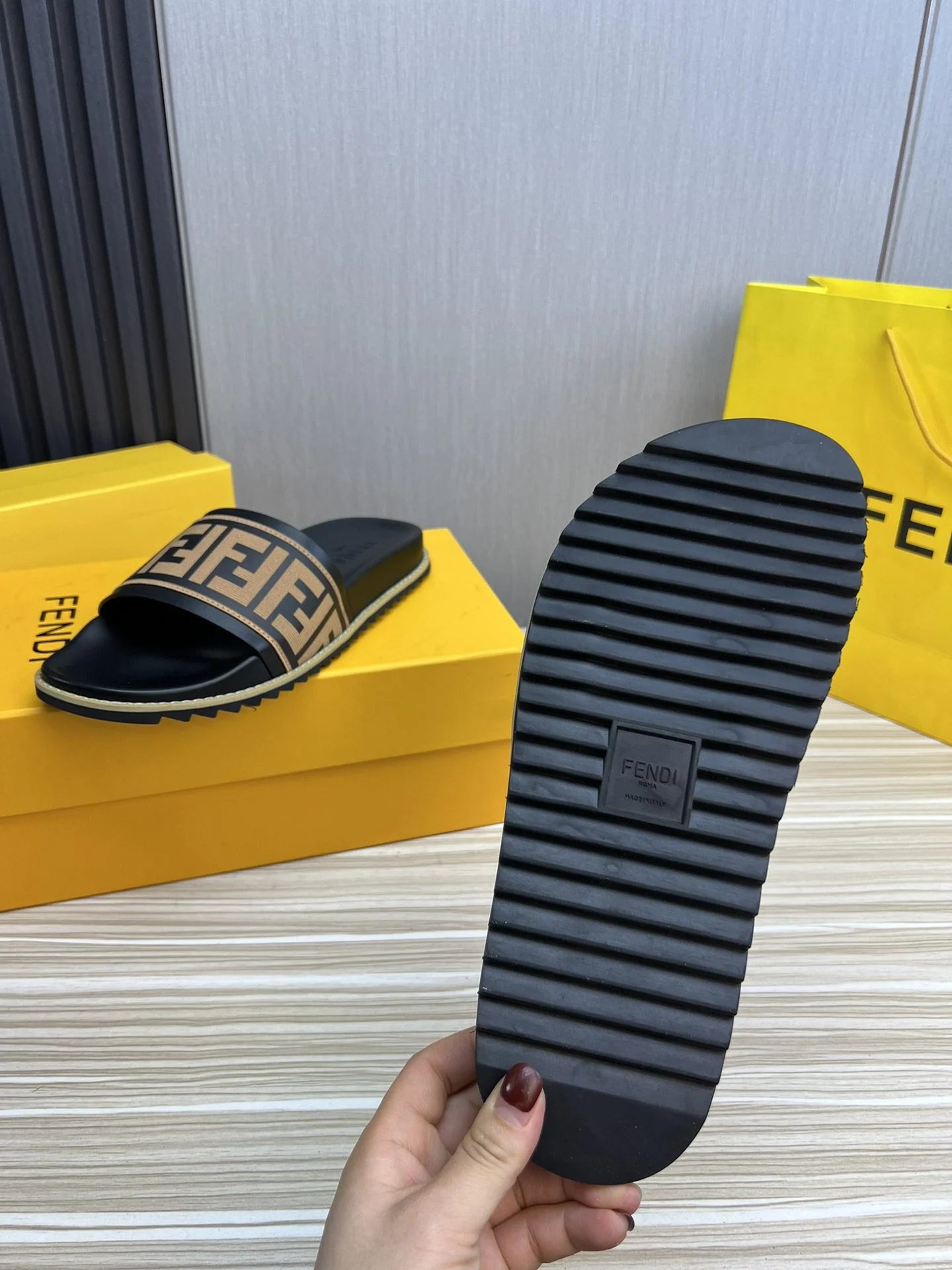 FENDI SANDAL