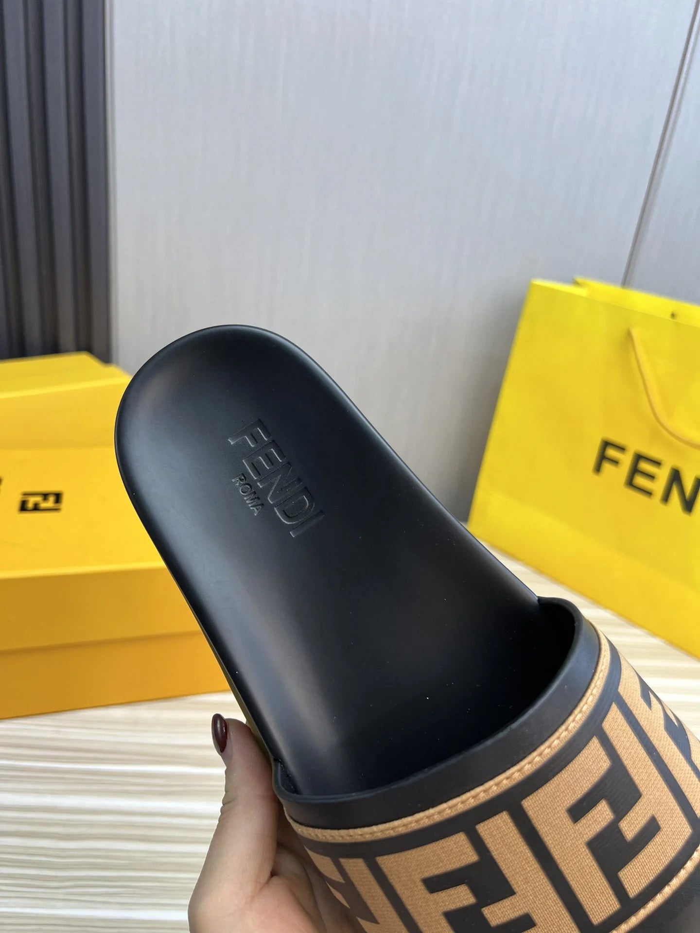 FENDI SANDAL