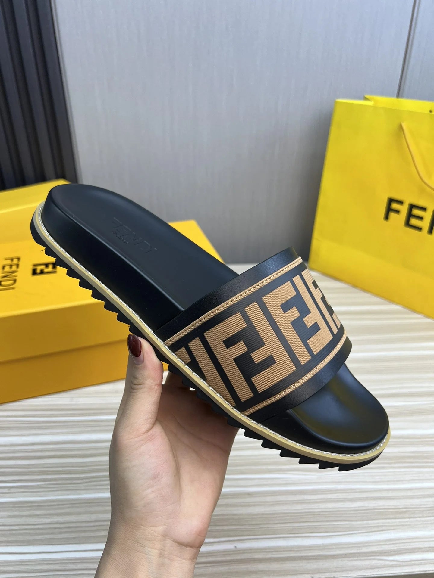 FENDI SANDAL