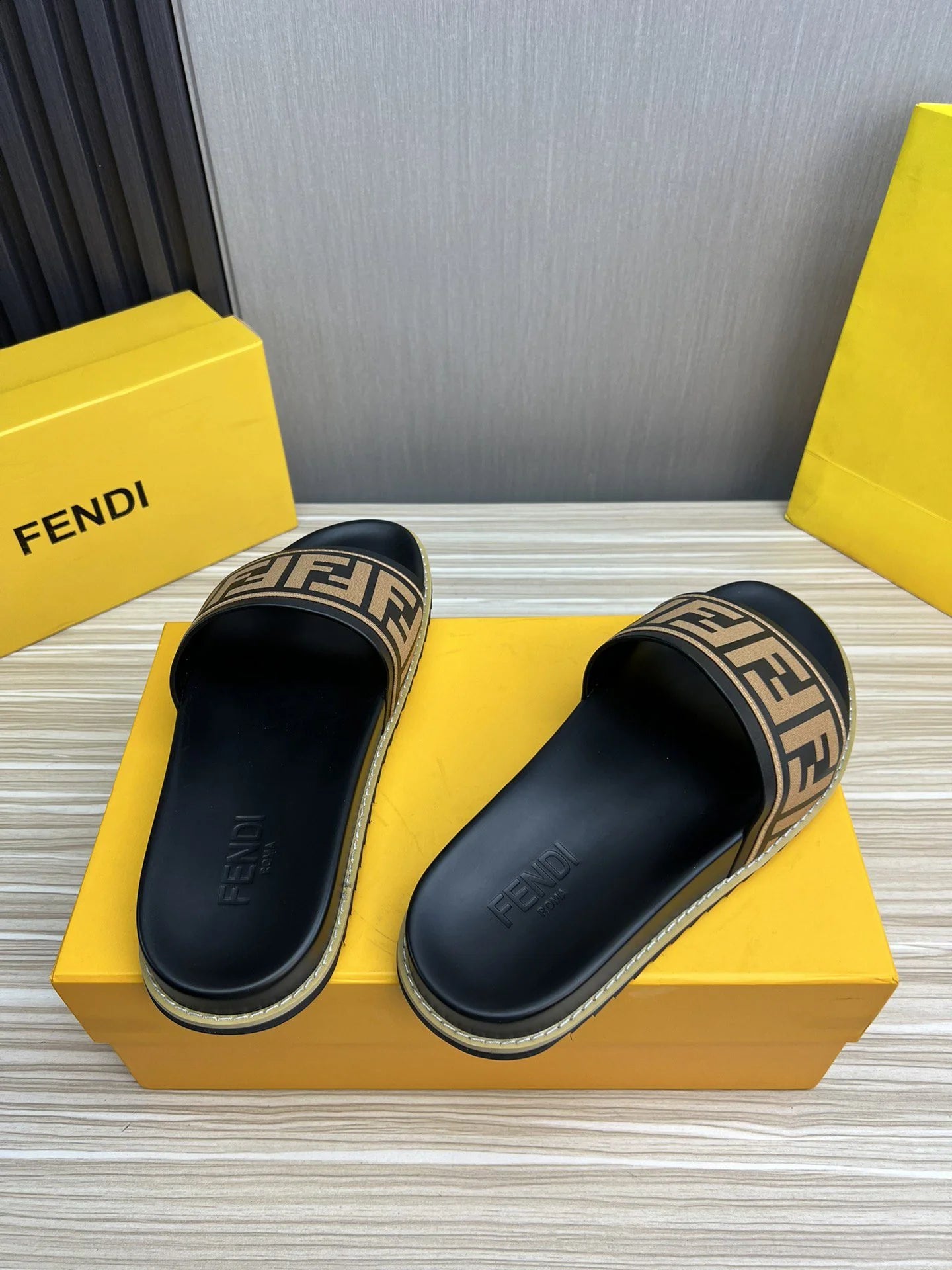 FENDI SANDAL