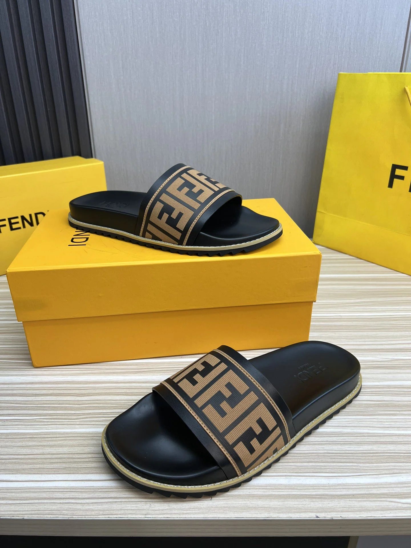 FENDI SANDAL