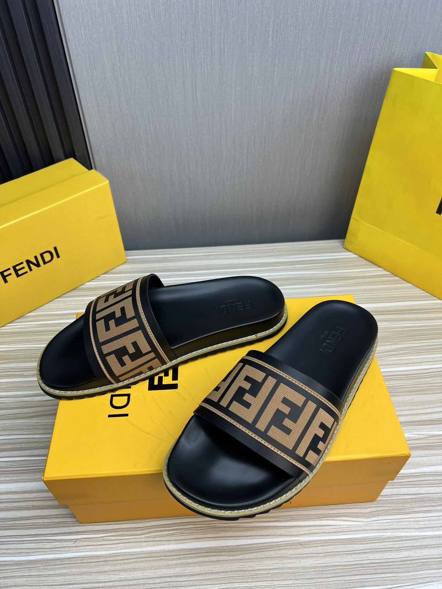 FENDI SANDAL