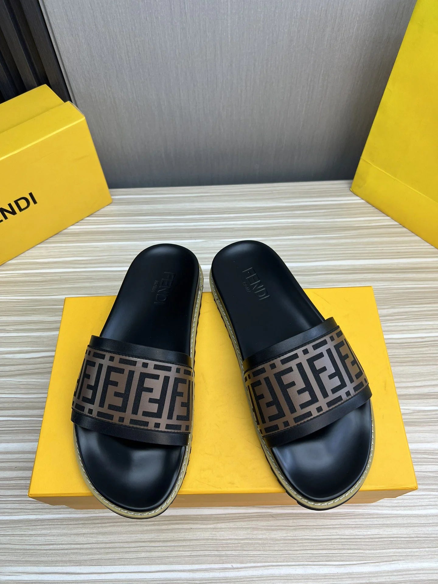 FENDI SANDAL