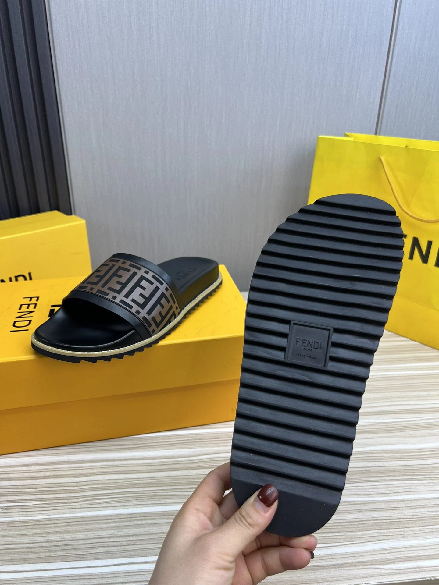 FENDI SANDAL