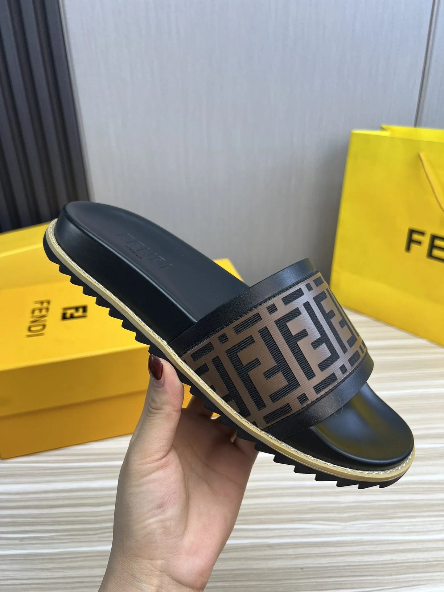 FENDI SANDAL