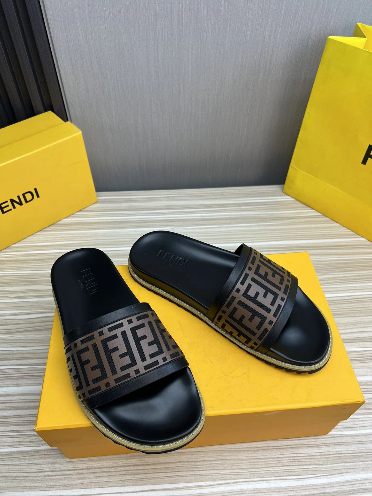 FENDI SANDAL