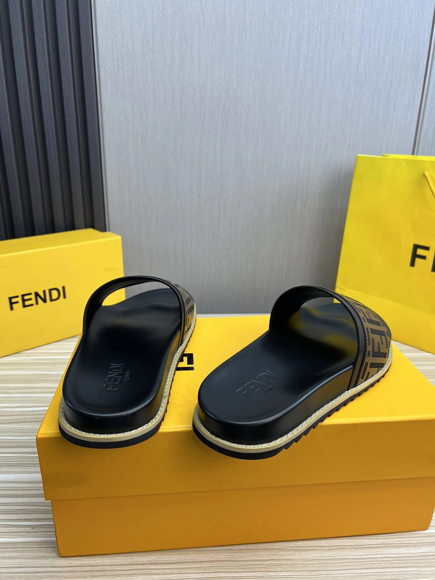 FENDI SANDAL